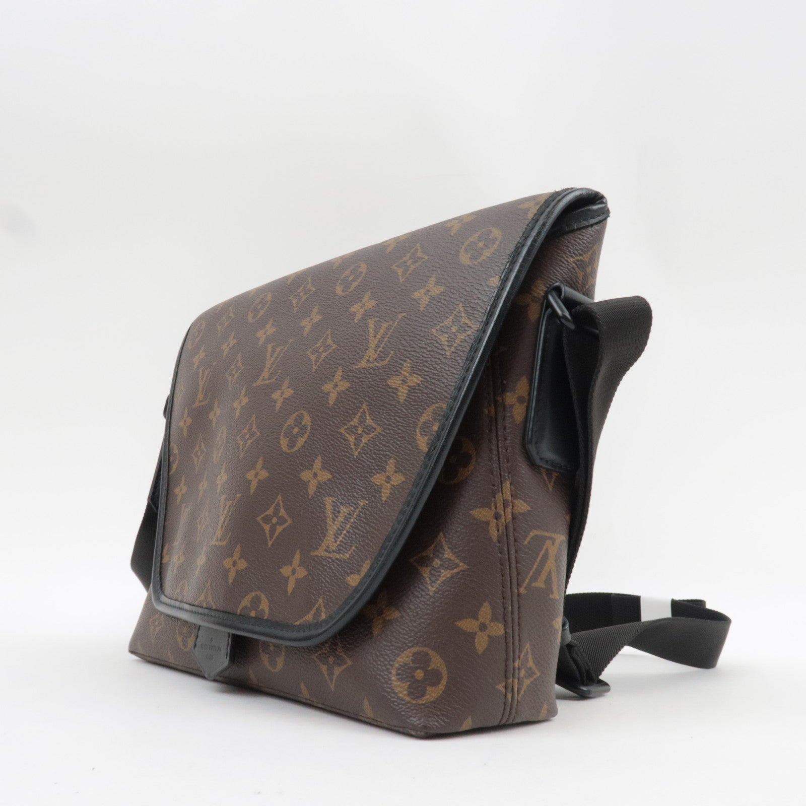 Louis Vuitton Monogram Macassar Magnetic Messenger Shoulder Bag M45557 CA0231