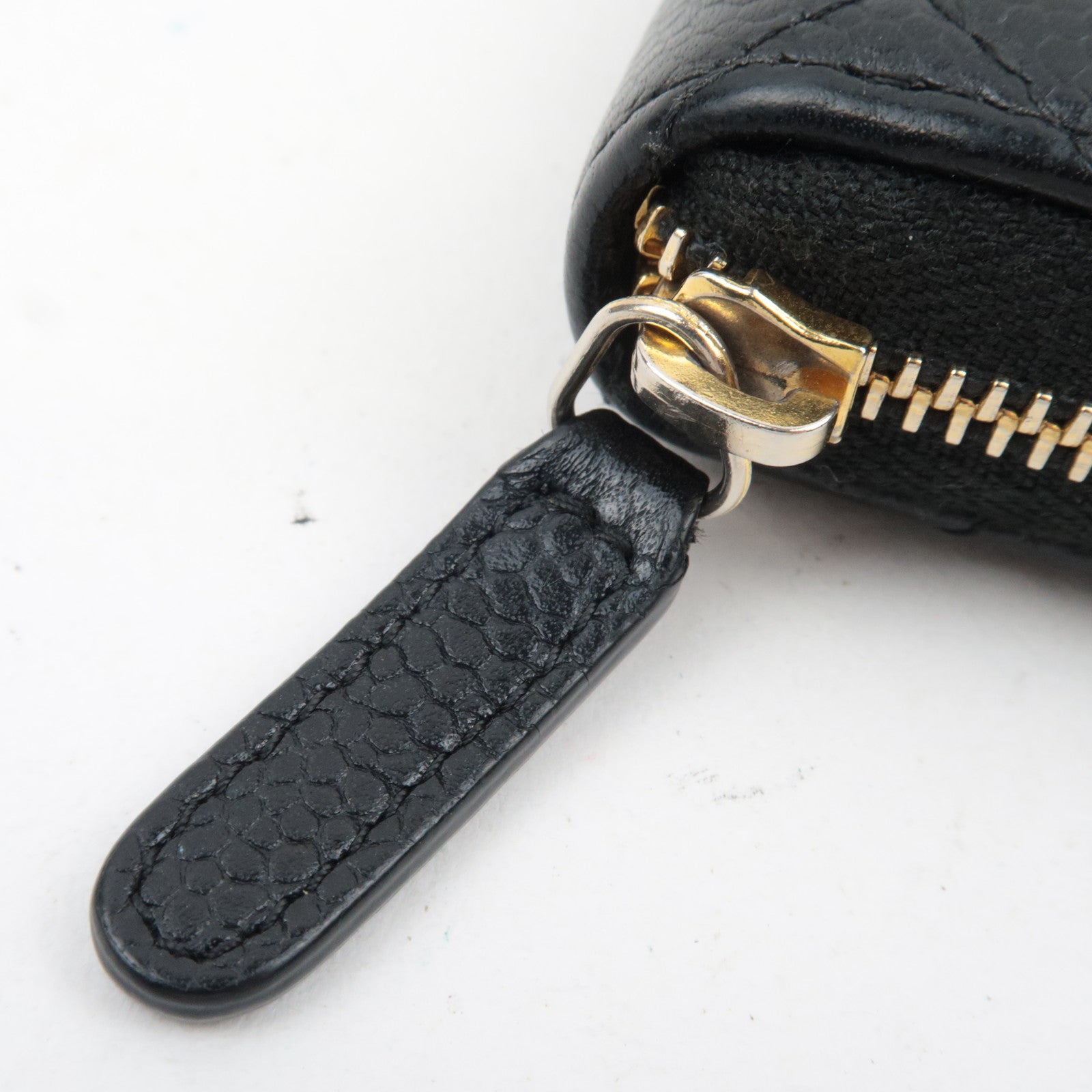 CHANEL Matelasse Round Zipper Coin Case Caviarskin Black Gold HDW 23742532 *G card