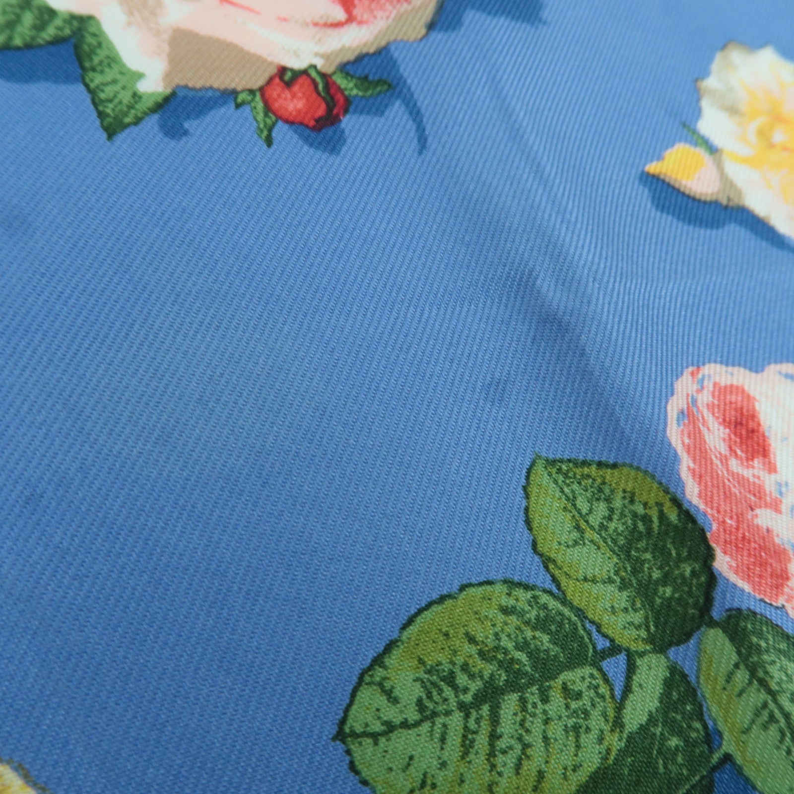 GUCCI Flower Print Scarf 100% Silk Blue