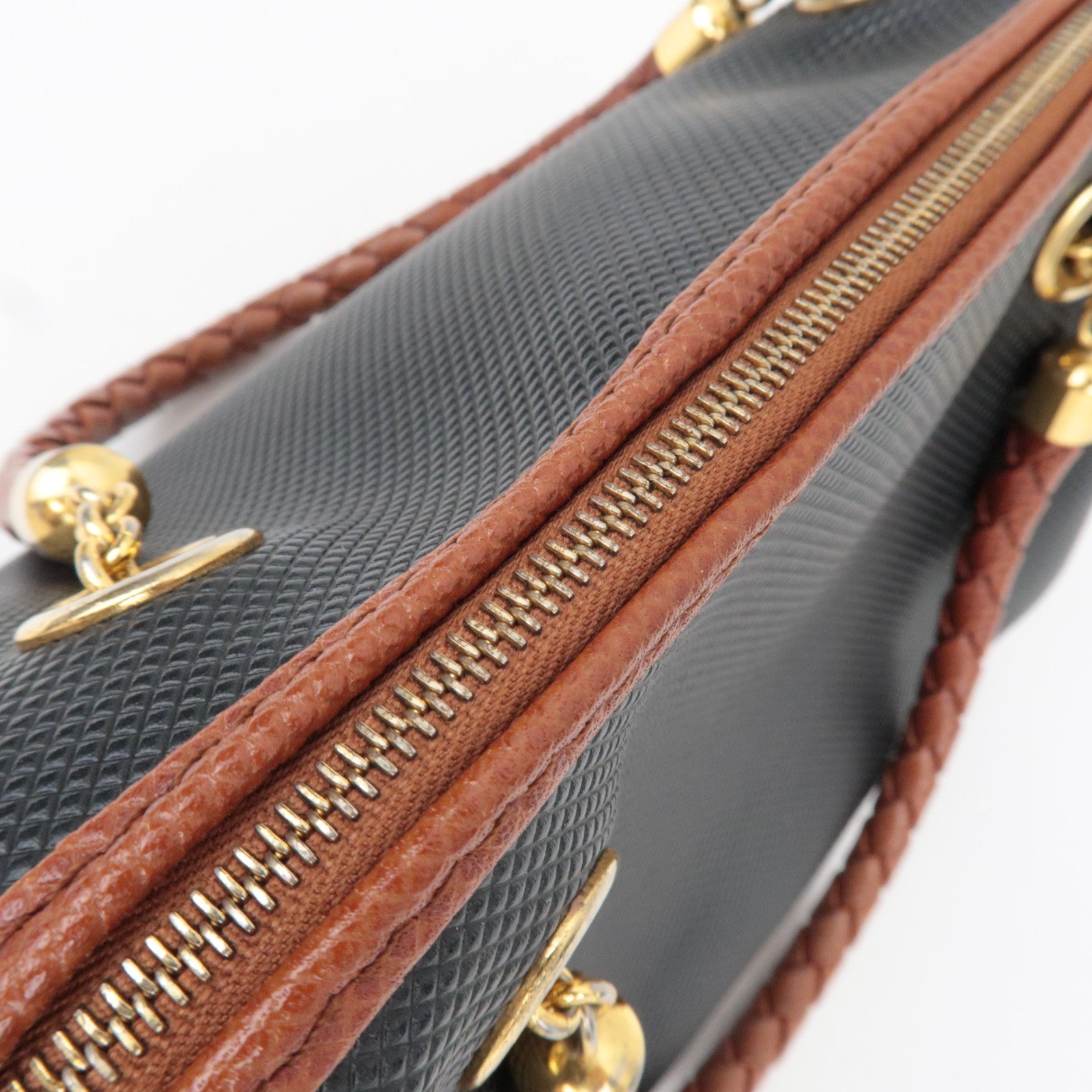 BOTTEGA VENETA Intrecciato Marco Polo Vintage Leather Handbag Black Brown