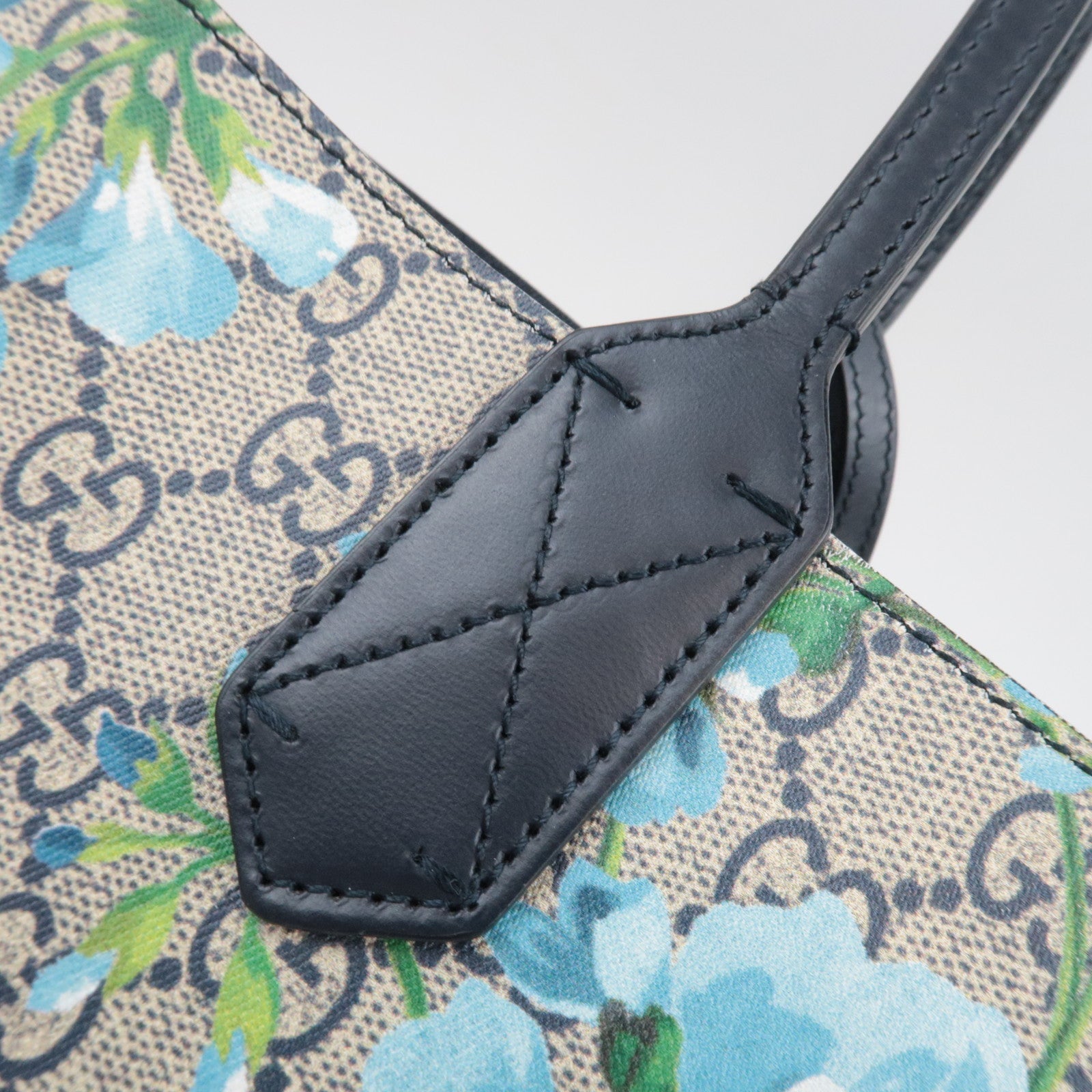 GUCCI GG Blooms GG Supreme Leather Reversible Tote Bag Beige Blue 546317 *Name tag