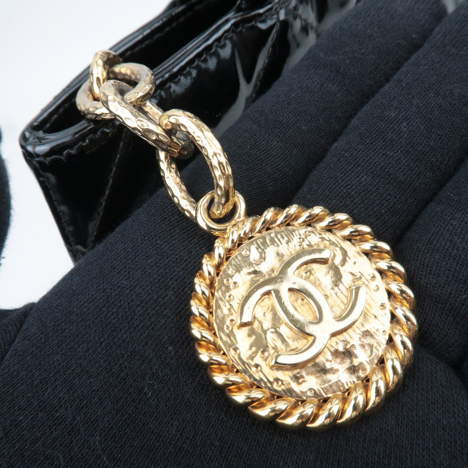 CHANEL Matelasse Patent Medallion Tote Bag Black A01804 7672867 *G card