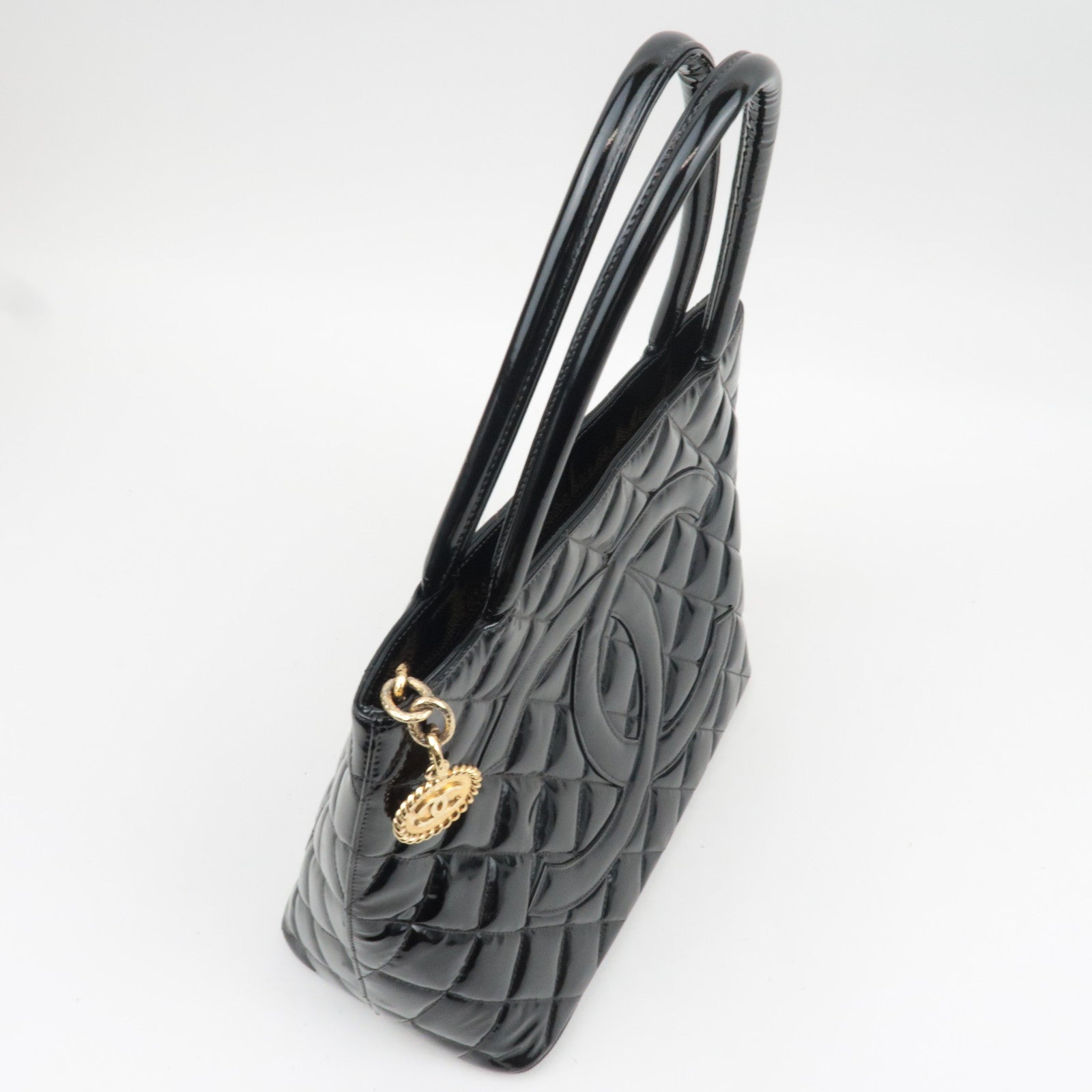 CHANEL Matelasse Patent Medallion Tote Bag Black A01804 7672867 *G card