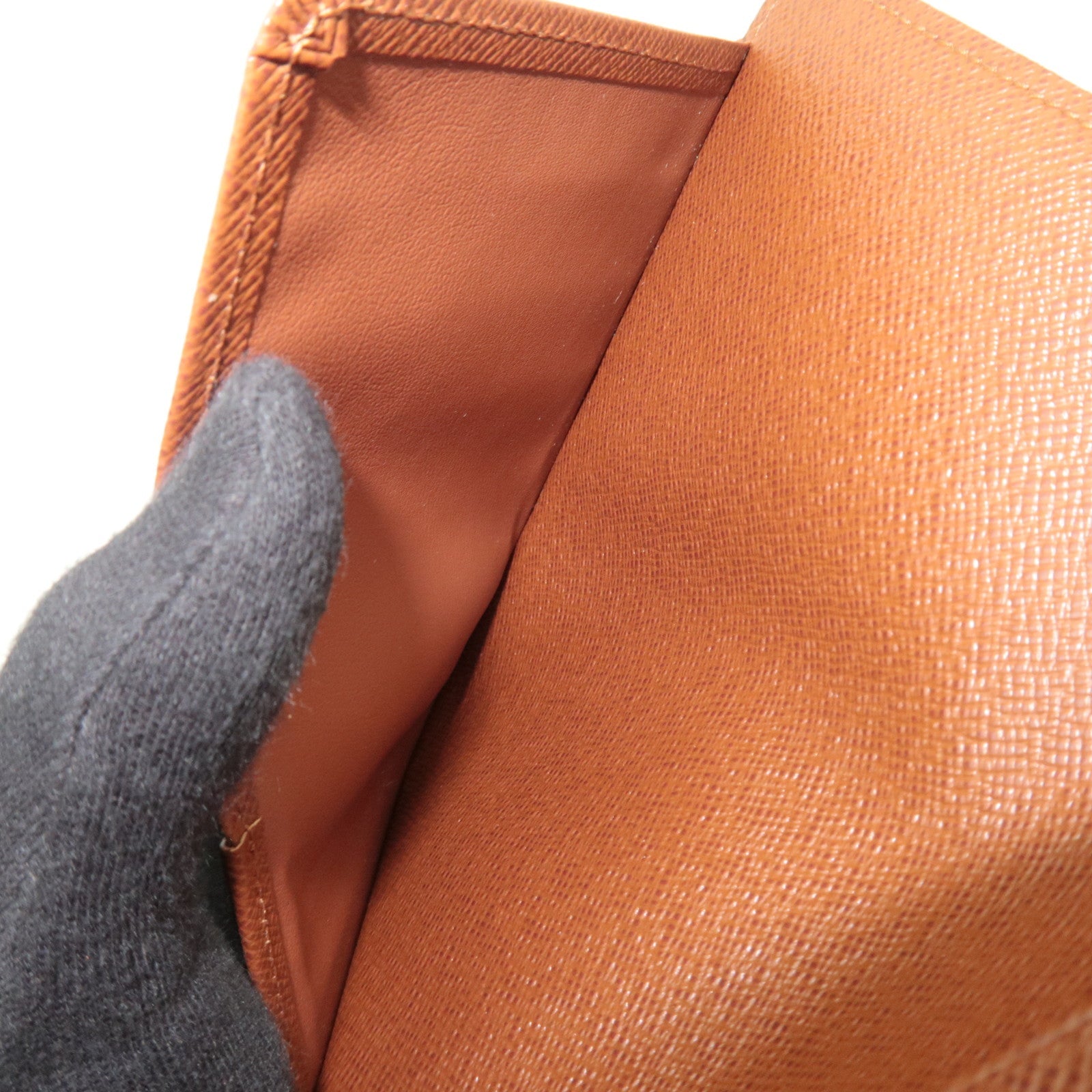 Louis Vuitton Monogram Couverture Passport Case M60180