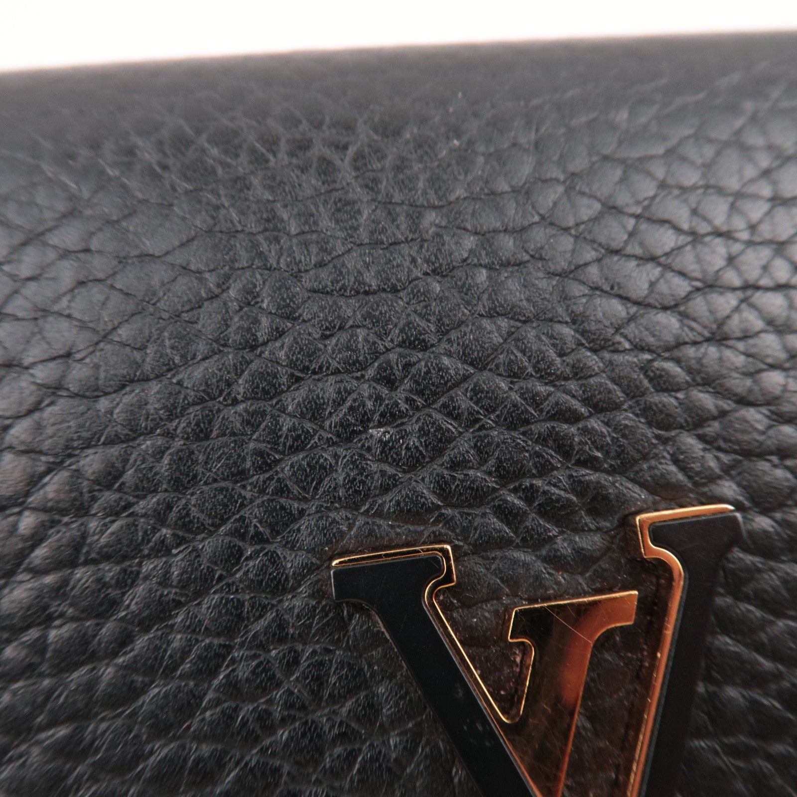 Louis Vuitton Portefeuille Capucines Compact Trifold Wallet Taurillon Leather Noir Hot Pink M62157