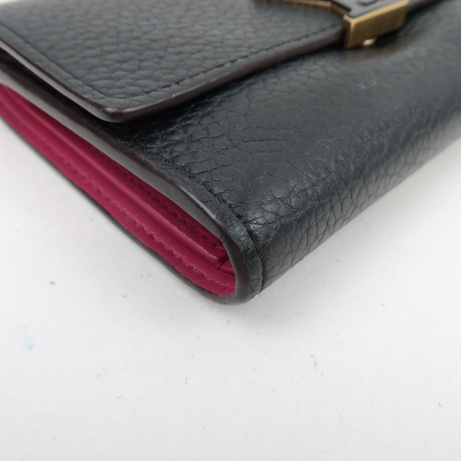 Louis Vuitton Portefeuille Capucines Compact Trifold Wallet Taurillon Leather Noir Hot Pink M62157