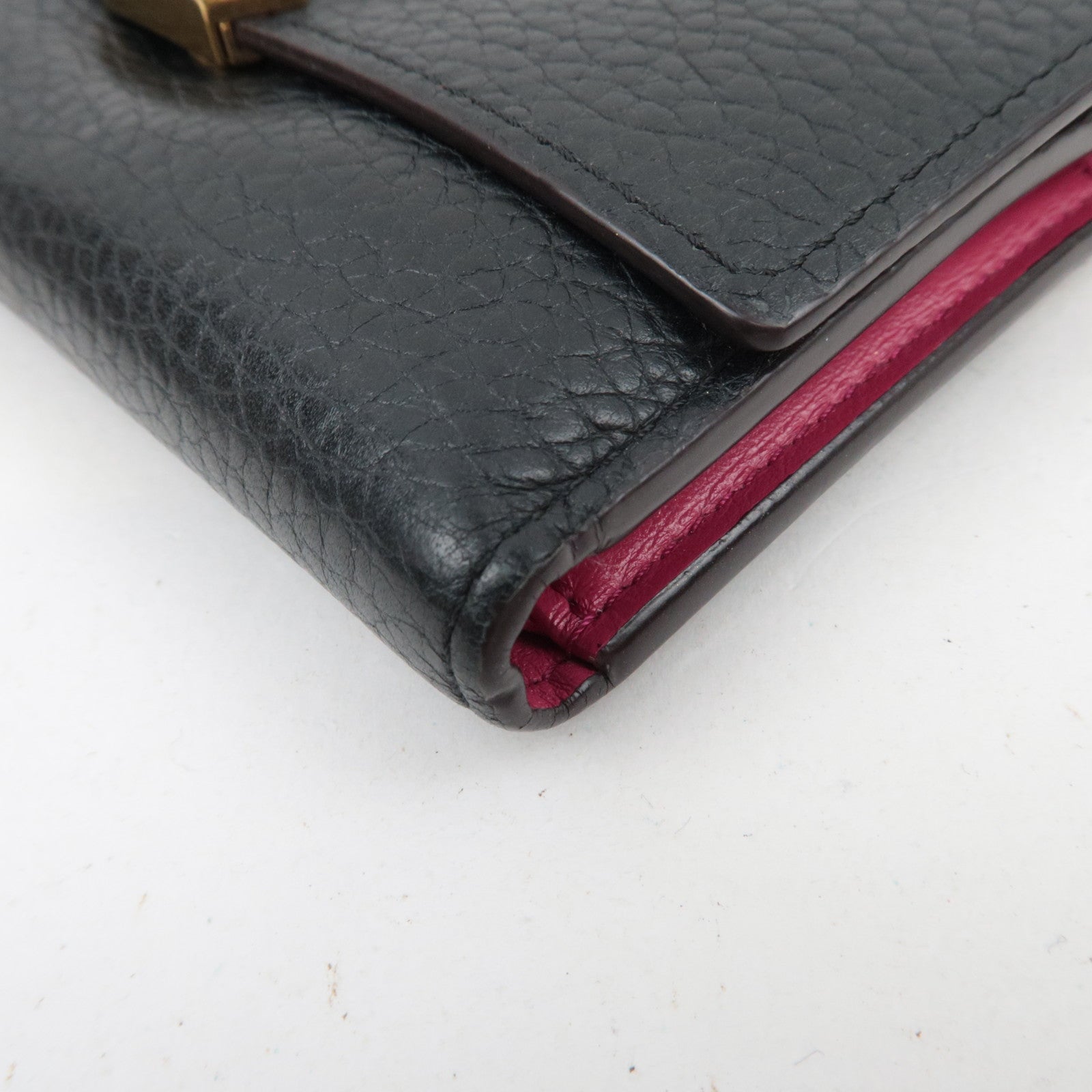 Louis Vuitton Portefeuille Capucines Compact Trifold Wallet Taurillon Leather Noir Hot Pink M62157