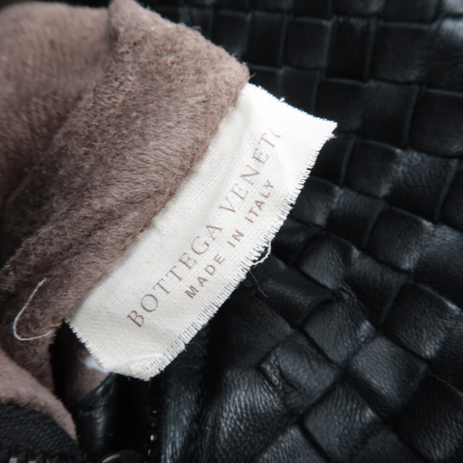 BOTTEGA VENETA Intrecciato Medium Garda Shoulder Bag Leather Black 179320 *Dust bag, Mirror