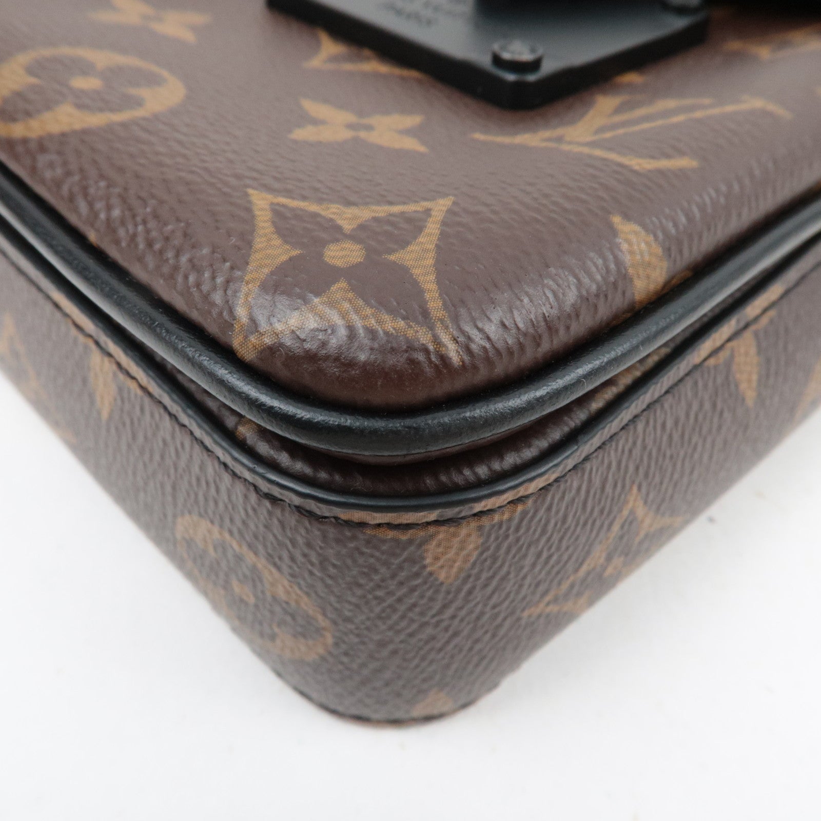 Louis Vuitton Monogram Macassar S Lock Vertical Wearable Wallet M81522