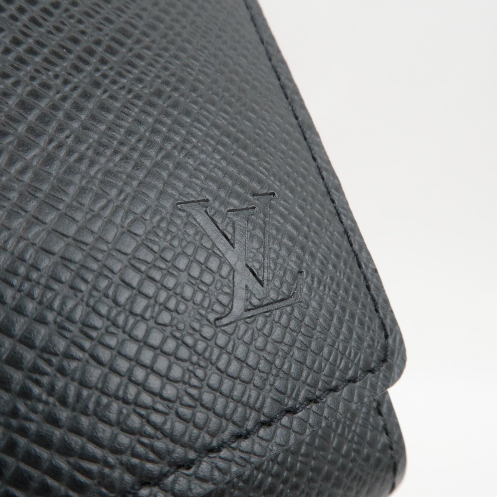 Louis Vuitton Taiga Envelope Carte De Visite Card Case Ardoise M30922