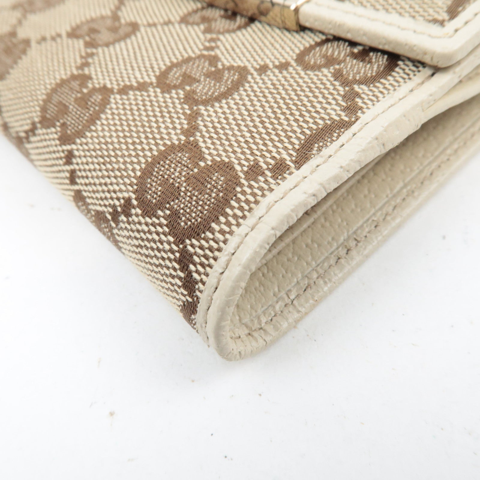 GUCCI Double-Hook Wallet GG Canvas Beige 112664