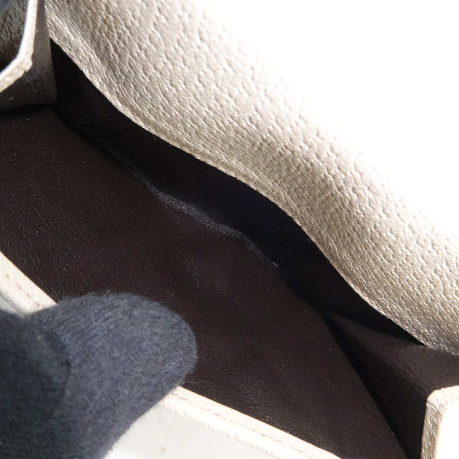 GUCCI Double-Hook Wallet GG Canvas Beige 112664