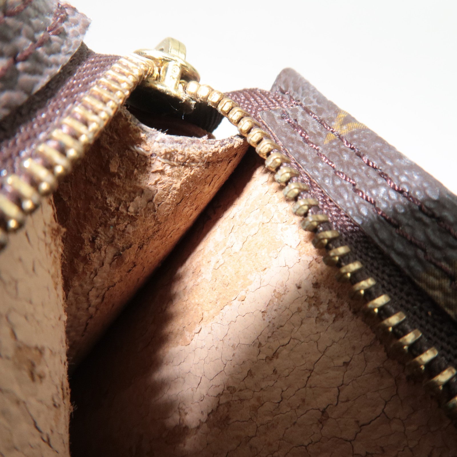 Louis Vuitton Monogram Pouch for Bucket GM AR1906