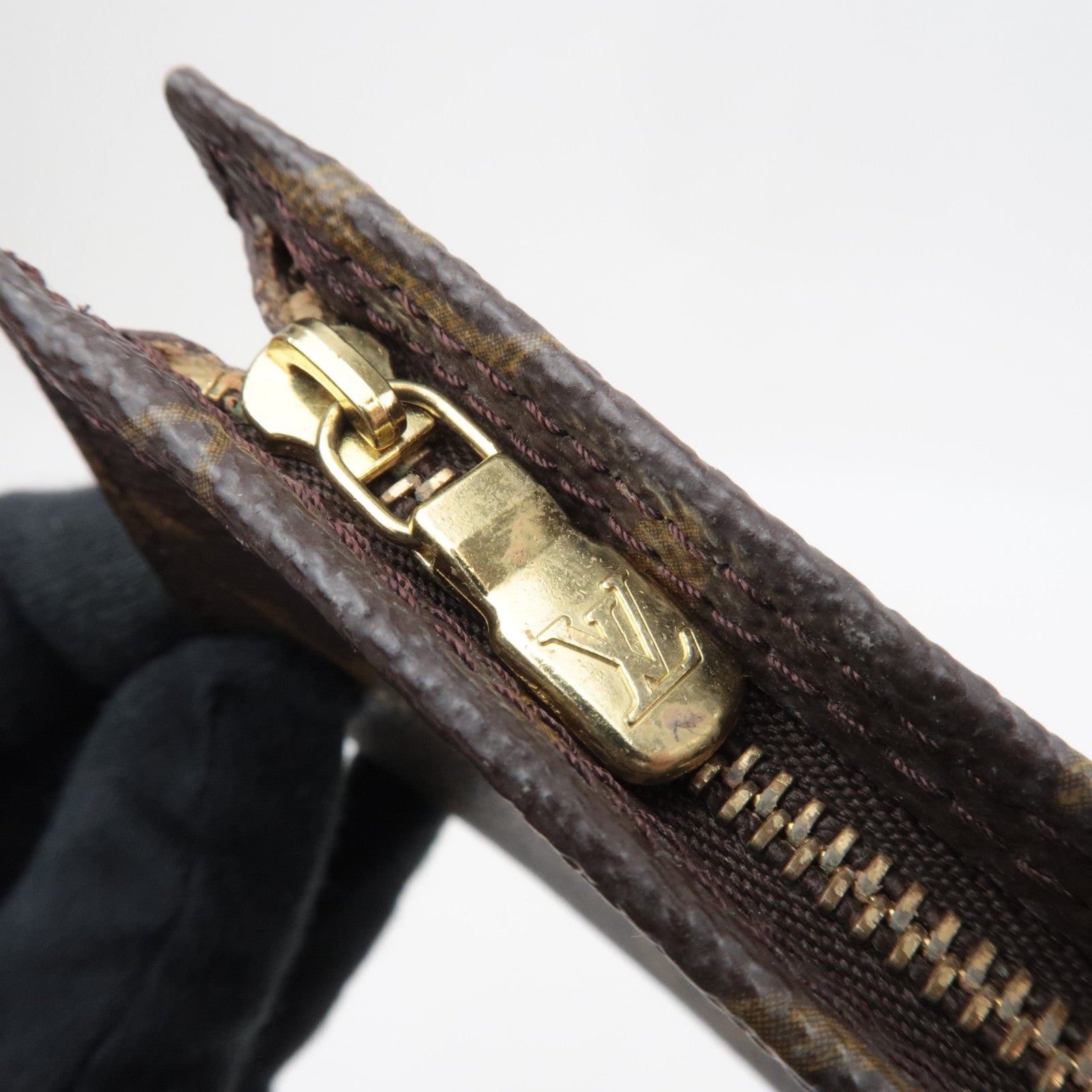 Louis Vuitton Monogram Pouch for Bucket GM AR1906