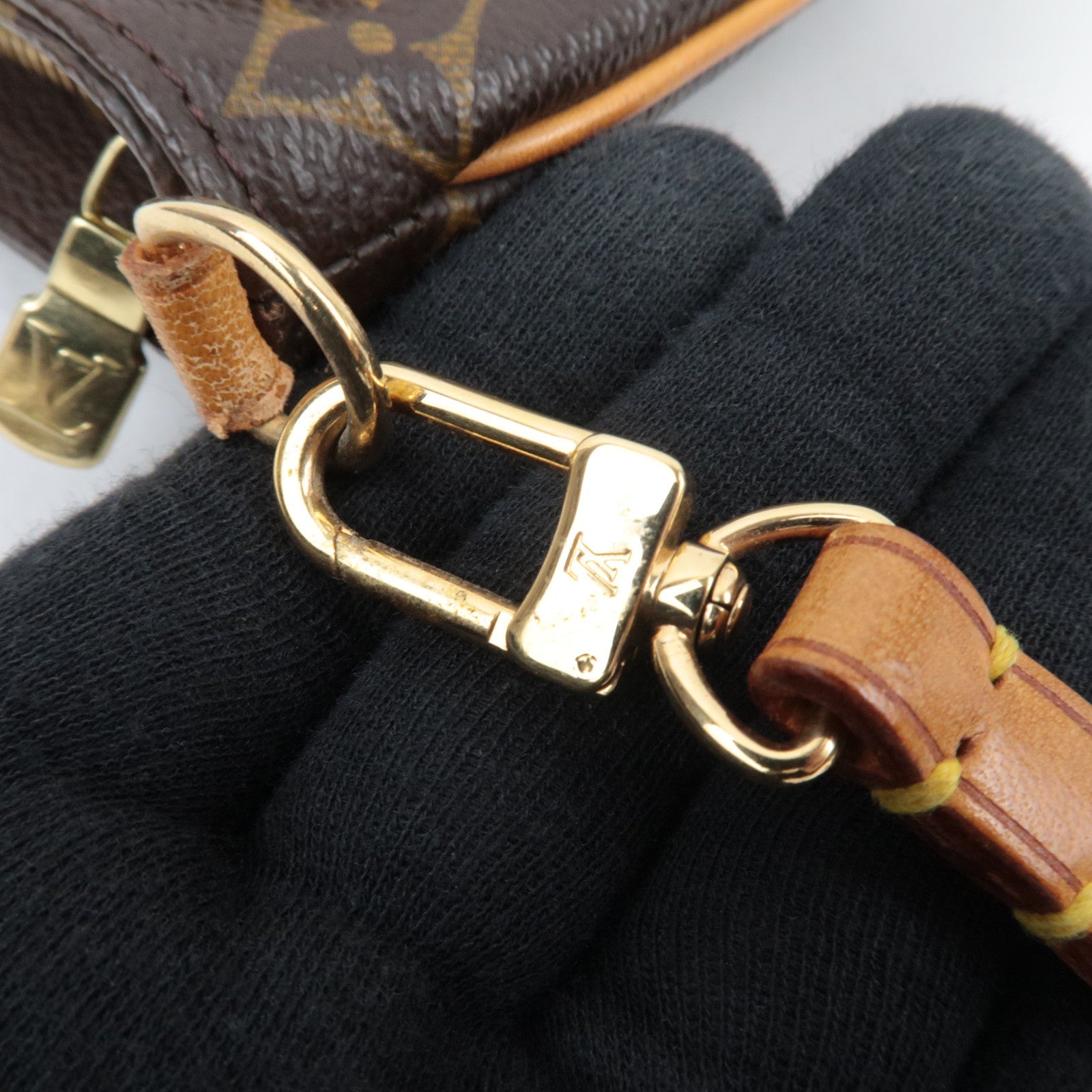 Louis Vuitton Monogram Partition Wristlet Bag M51901