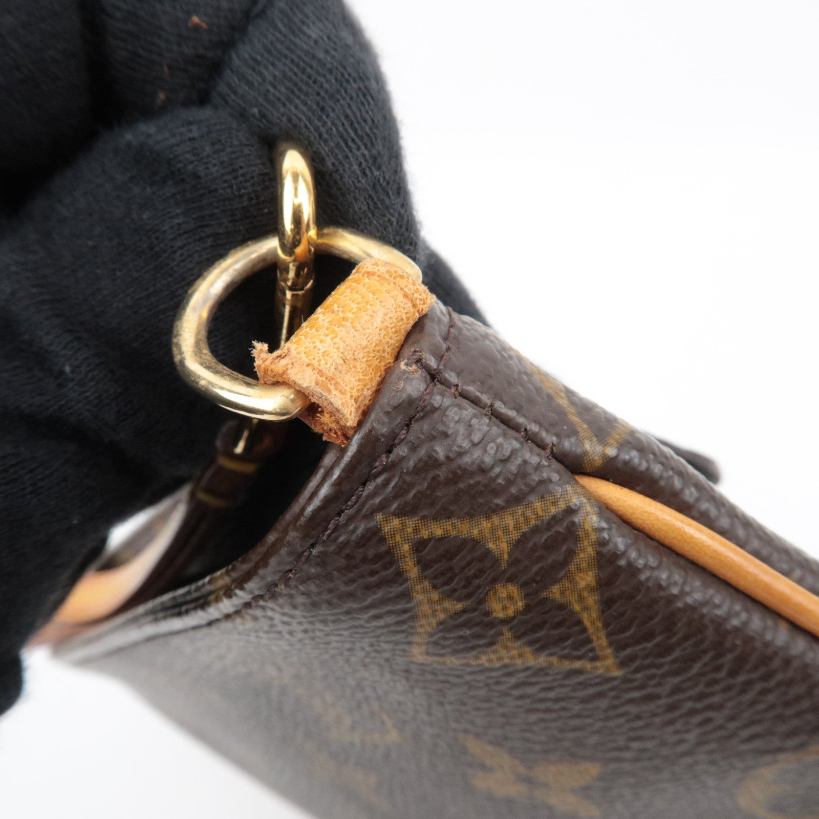 Louis Vuitton Monogram Partition Wristlet Bag M51901