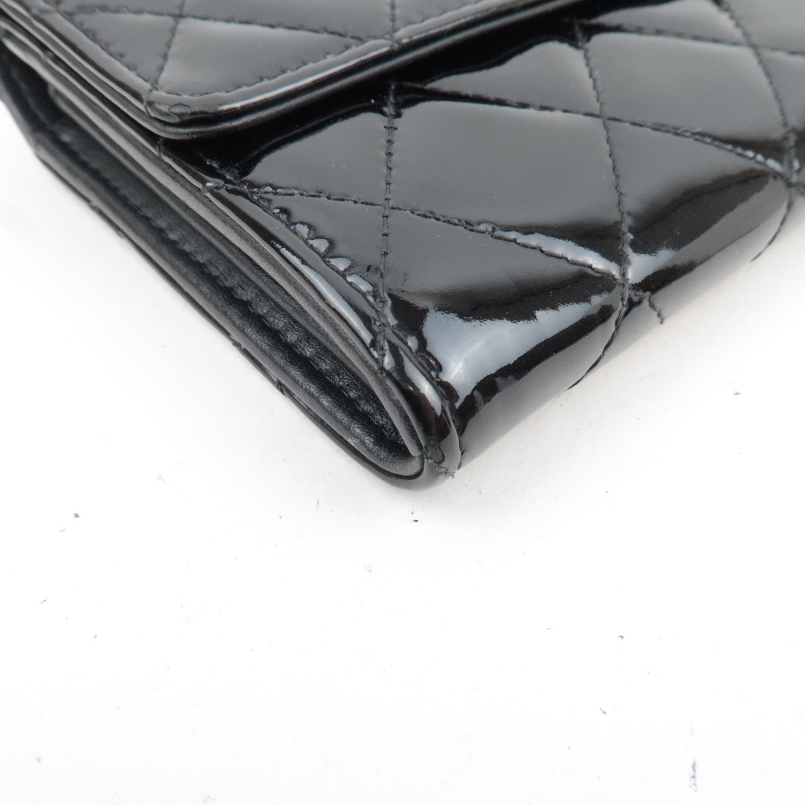 CHANEL Brilliant Matelasse Wallet Patent Leather Black 20218674