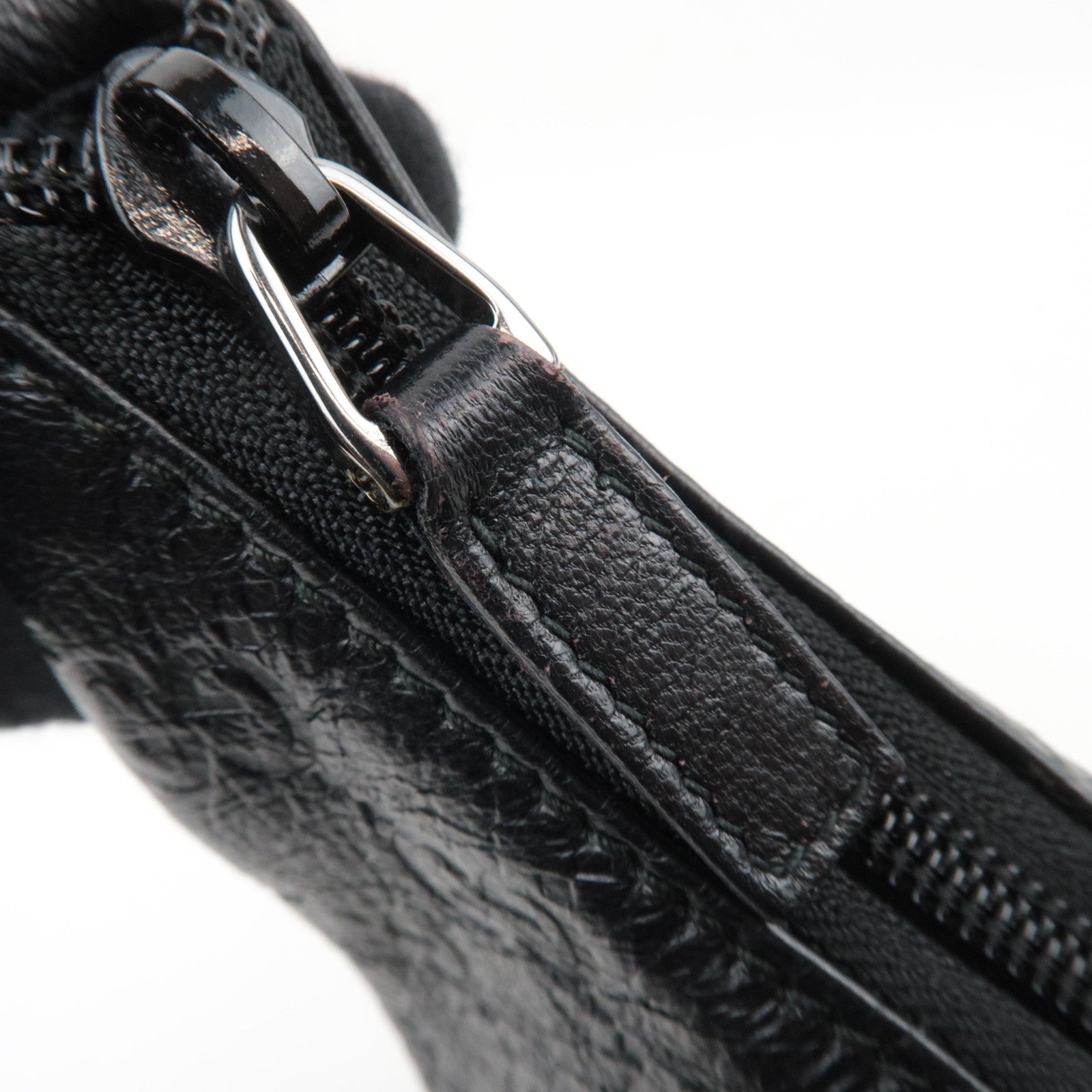 GUCCI Guccissima Leather Shoulder Bag Black 257282