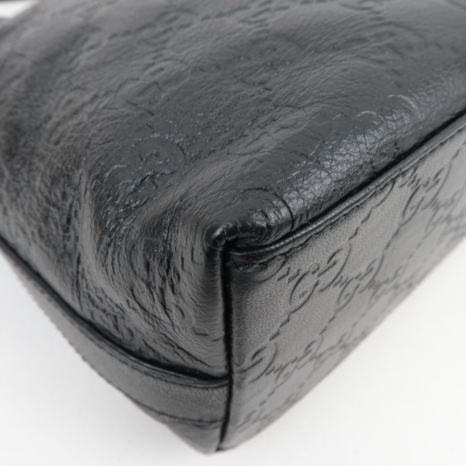 GUCCI Guccissima Leather Shoulder Bag Black 257282