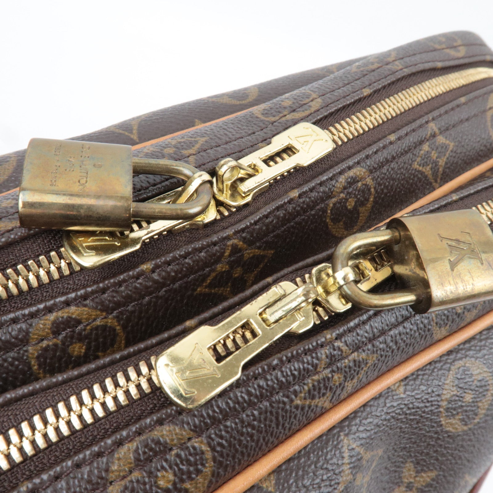 Louis Vuitton Monogram Reporter GM Shoulder Bag M45252