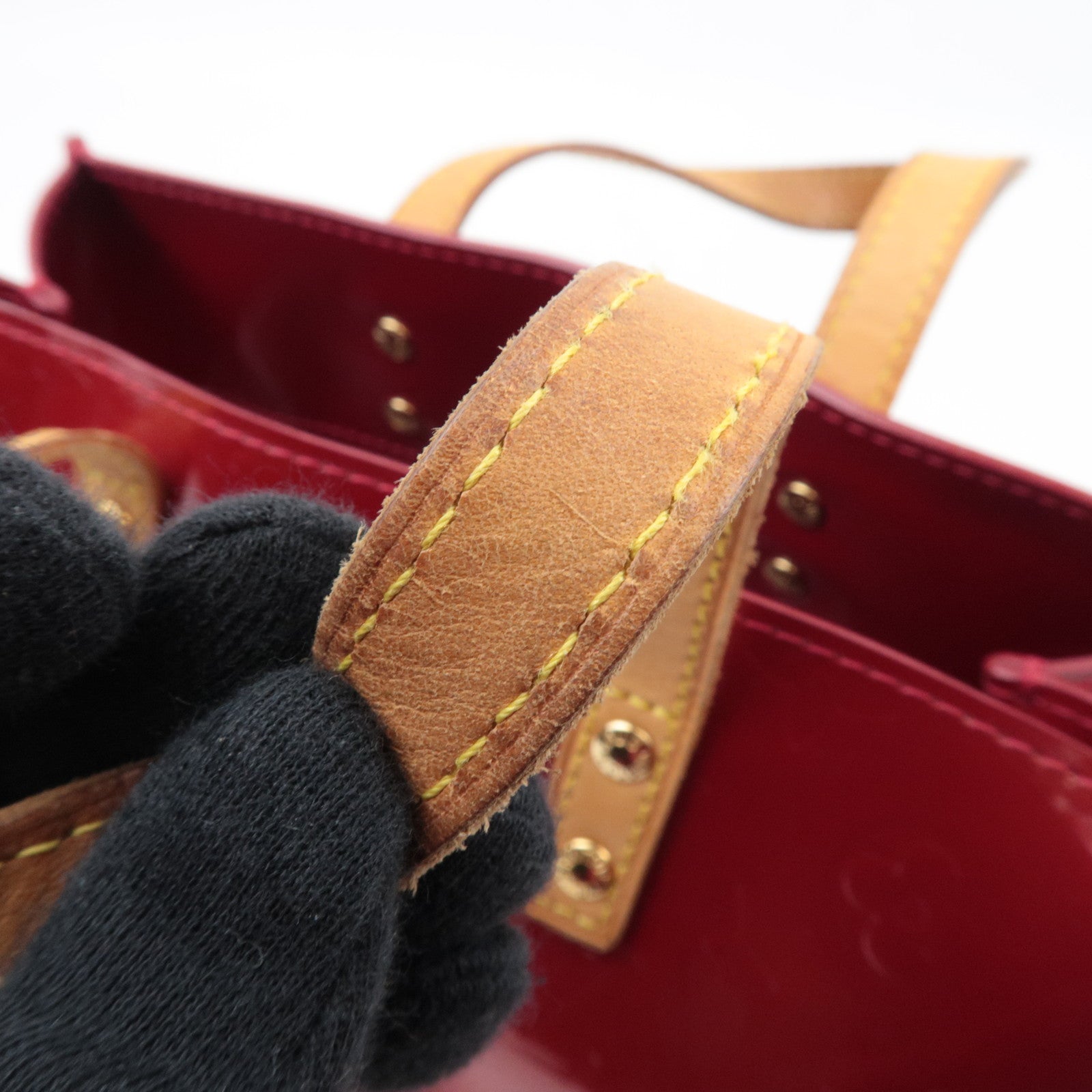 Louis Vuitton Monogram Vernis Reade PM Hand Bag Pomme D'Amour M91990