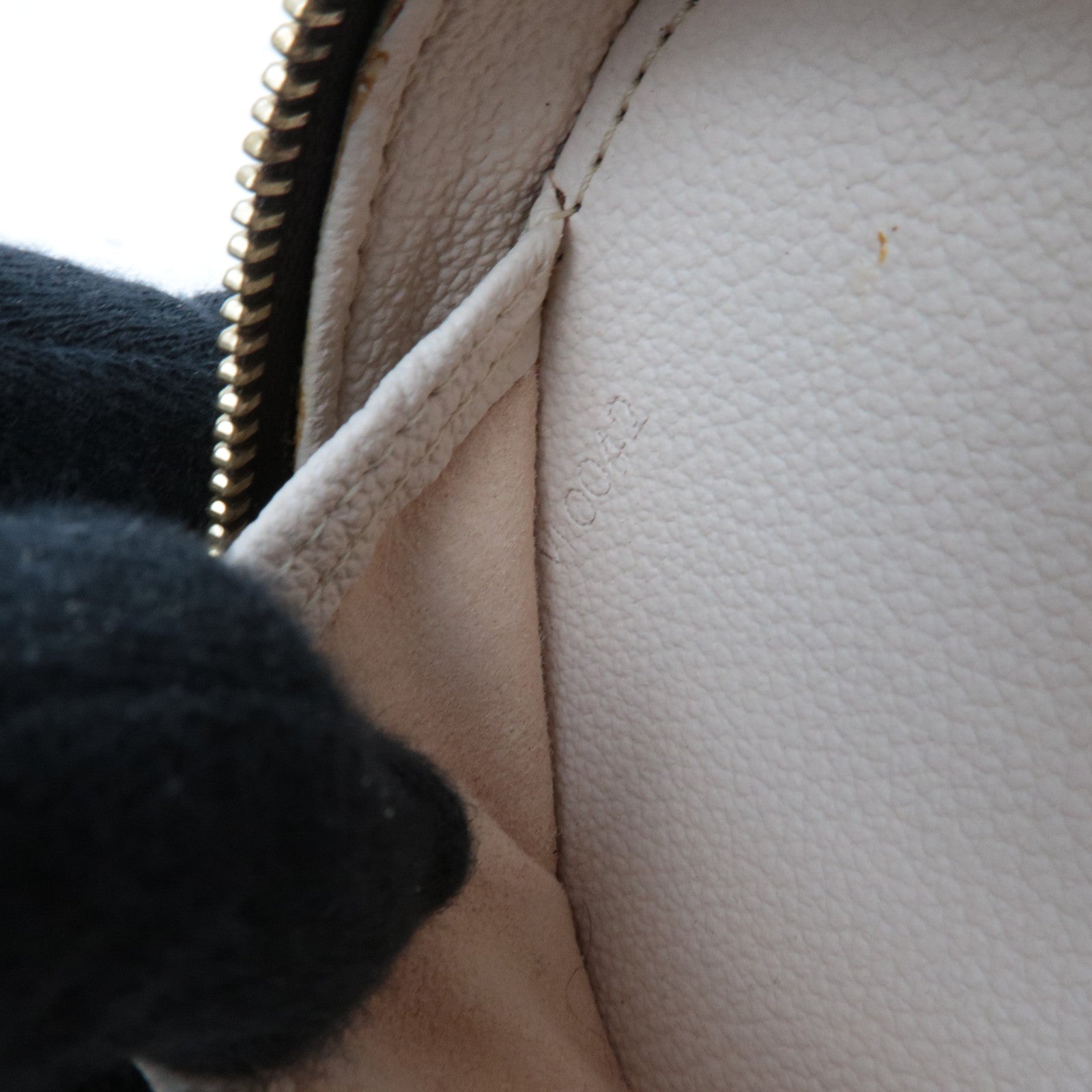 Louis Vuitton Monogram Trousse Brush PM Cosmetic Pouch M47510