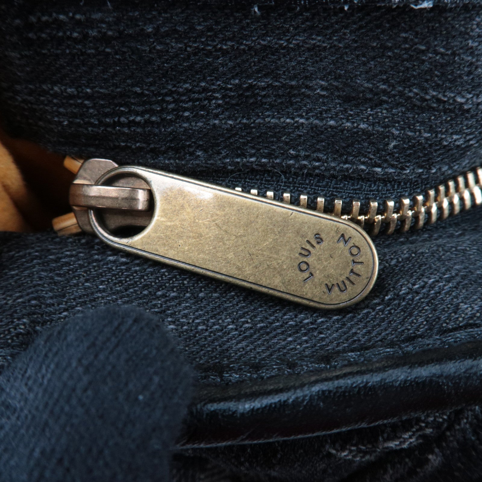 Louis Vuitton Monogram Denim Neo Cabby MM Noir M95351