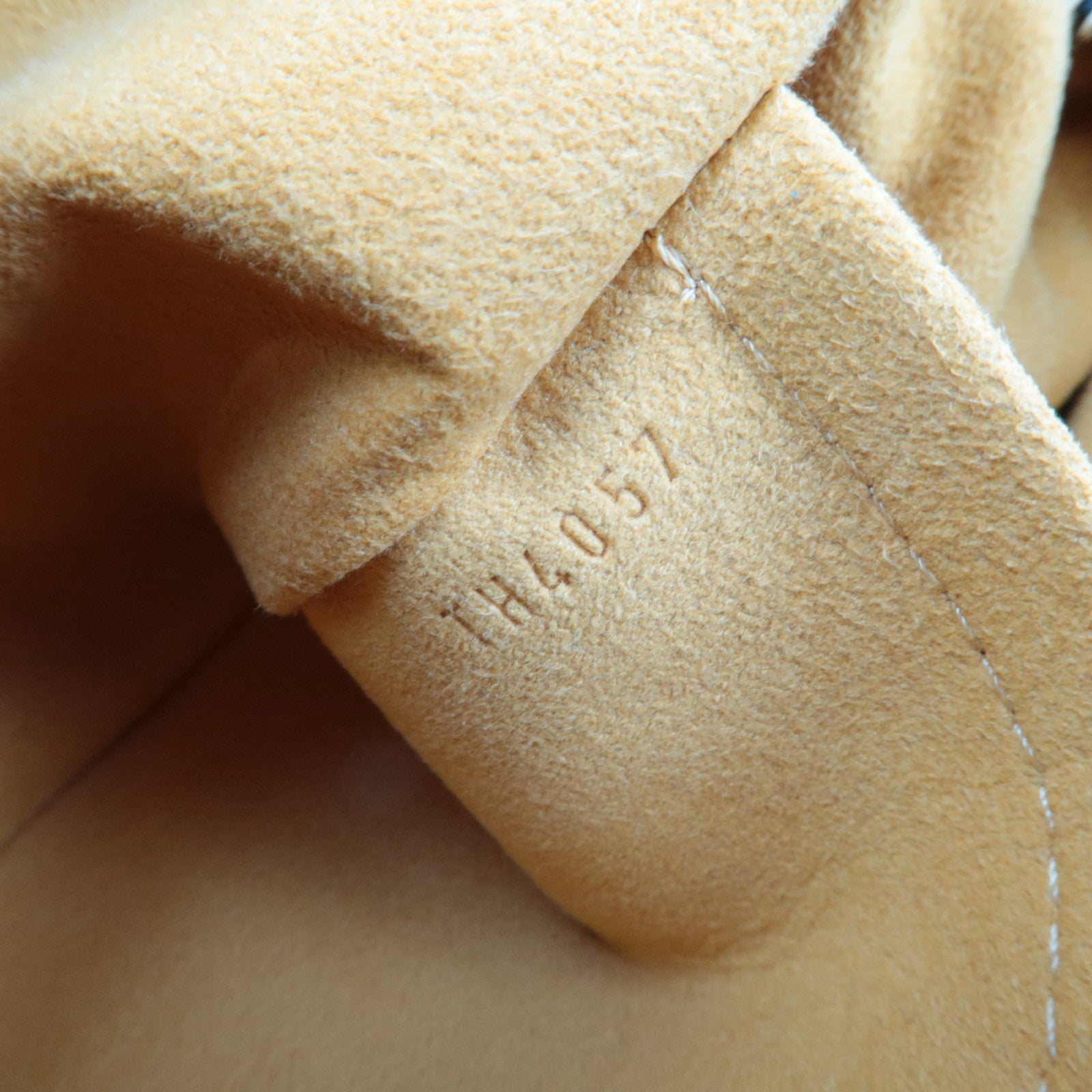 Louis Vuitton Monogram Denim Neo Cabby MM Noir M95351