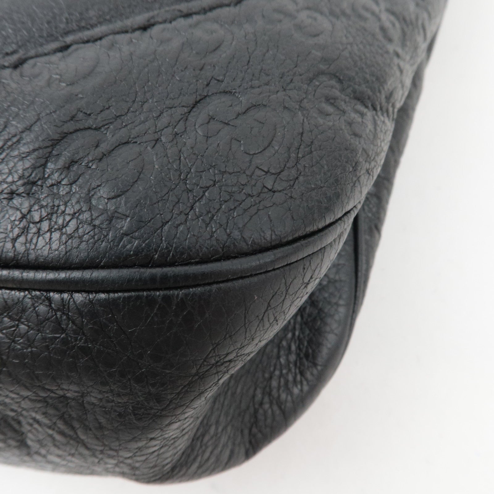 GUCCI Guccissima Leather Shoulder Bag Black 203503