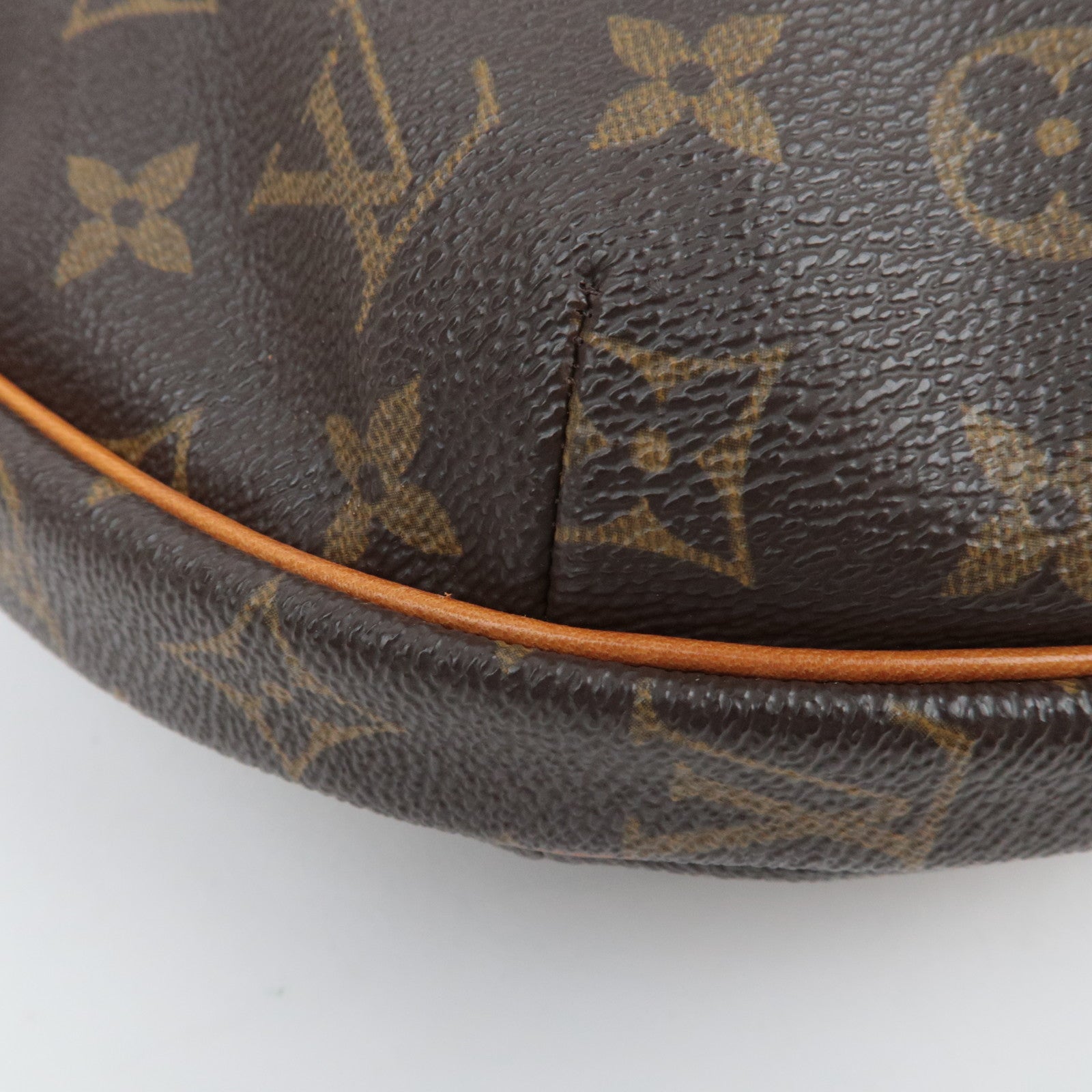 Louis Vuitton Monogram Croissant MM M51512