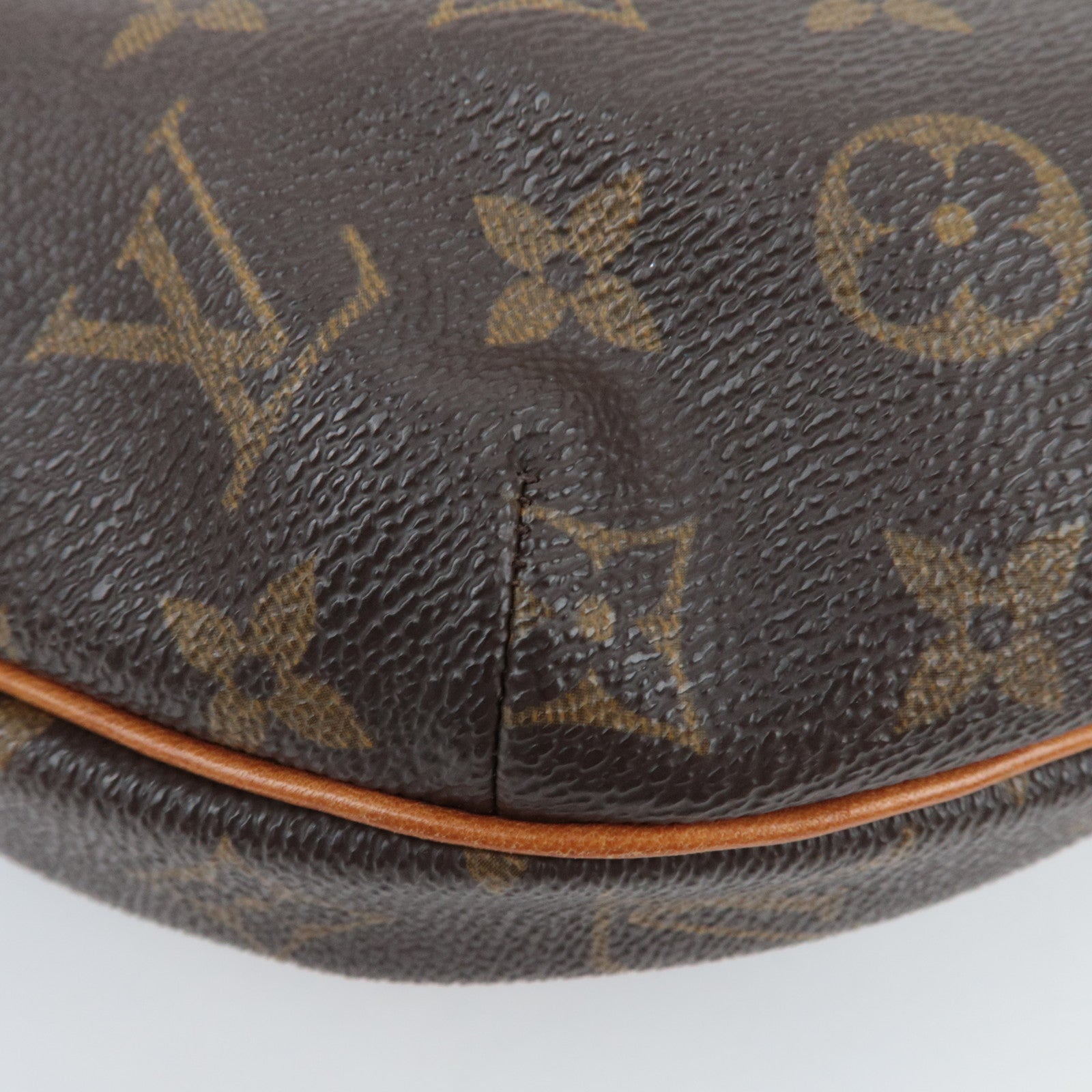 Louis Vuitton Monogram Croissant MM M51512