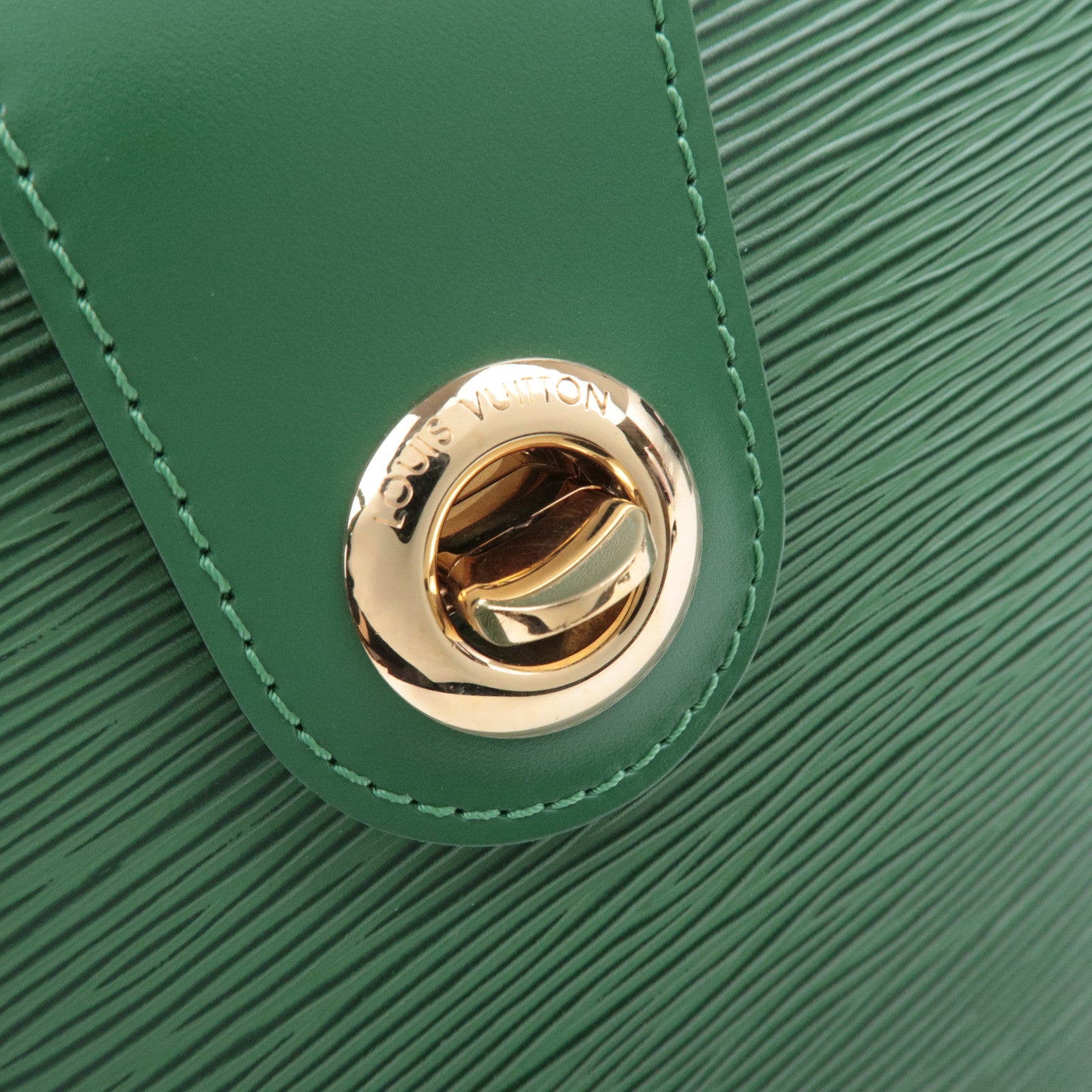 Louis Vuitton Epi Cluny Shoulder Bag Borneo Green M52254