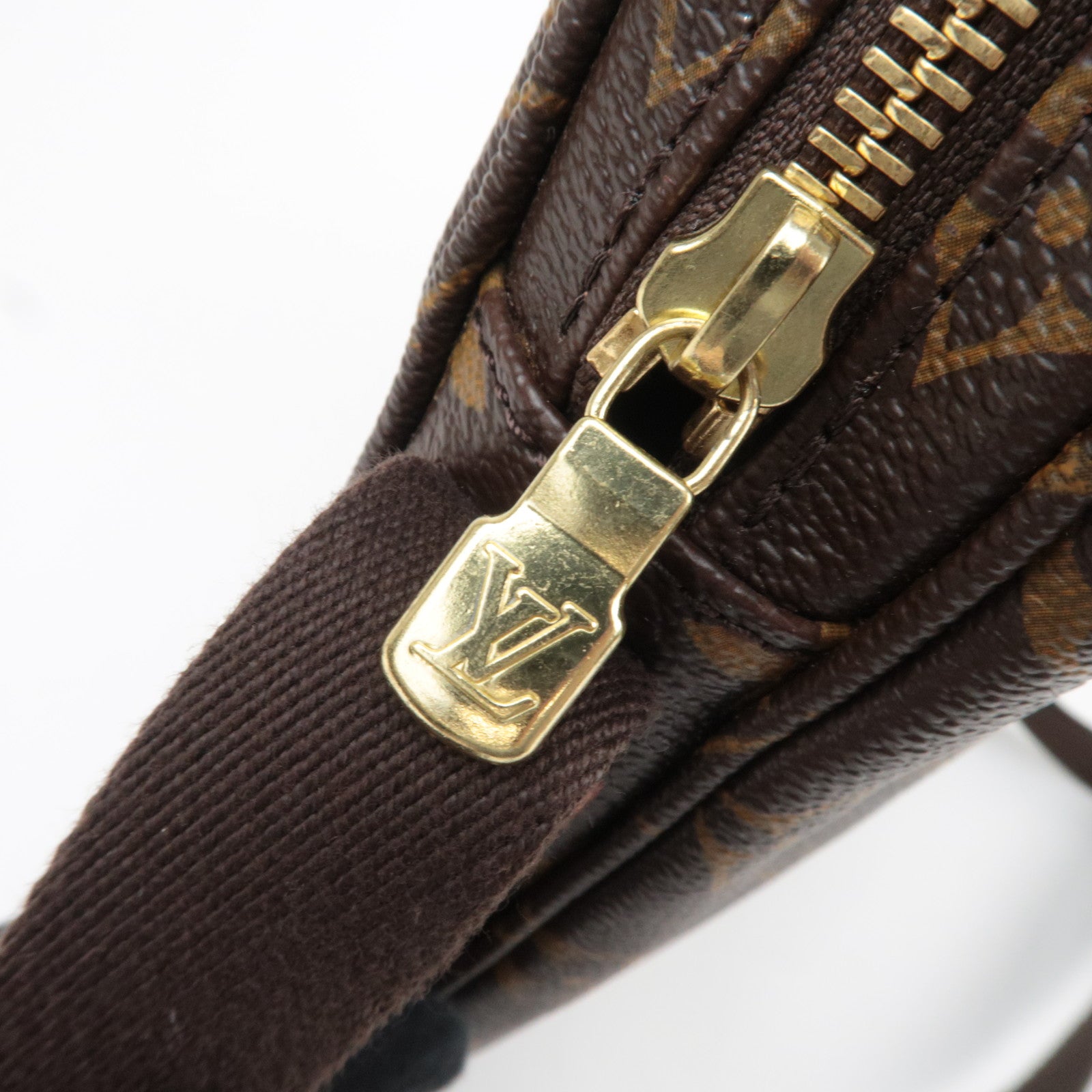 Louis Vuitton Monogram Trotteur Beaubourg Shoulder Bag M97037