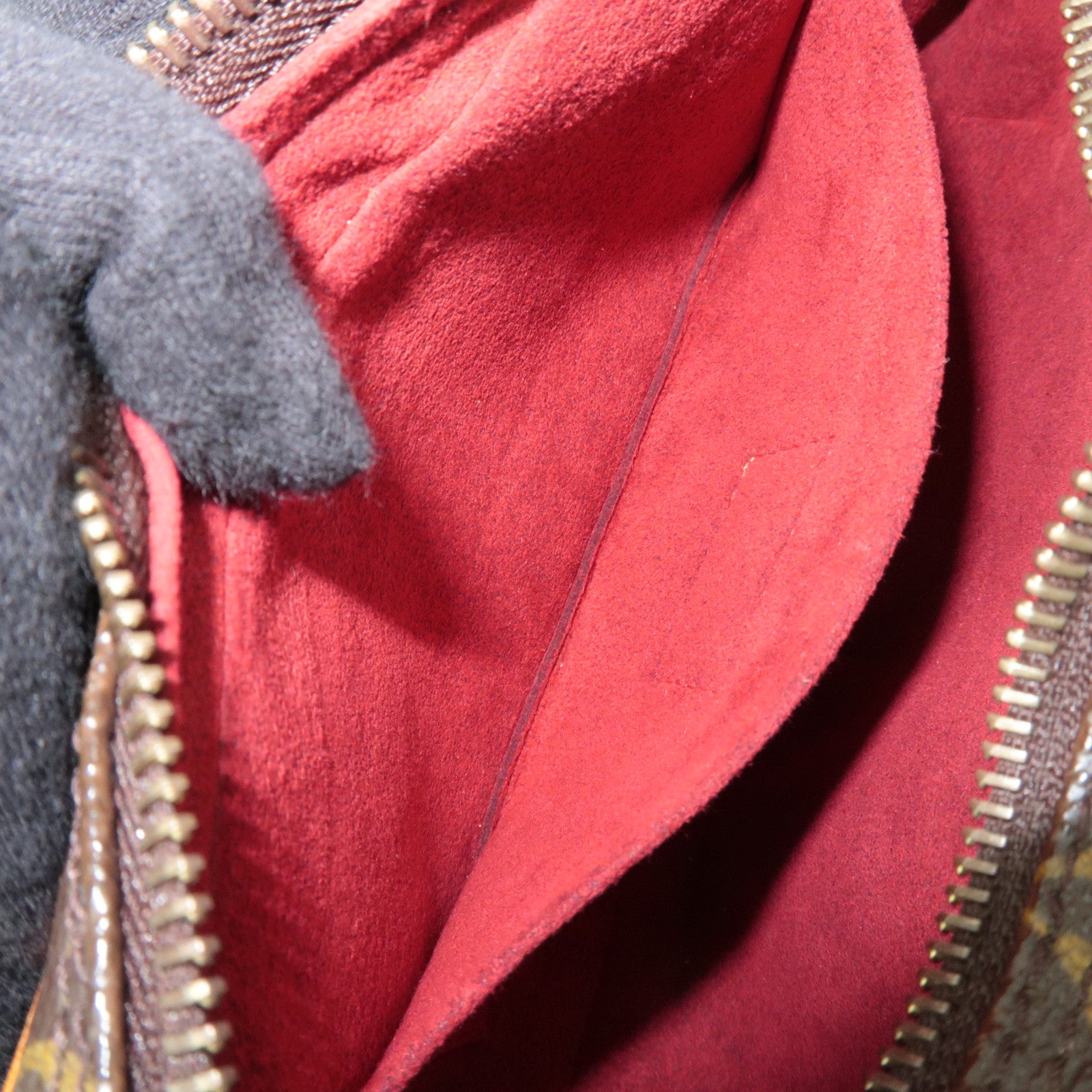 Louis Vuitton Monogram Pochette Croissant Shoulder Bag M51510