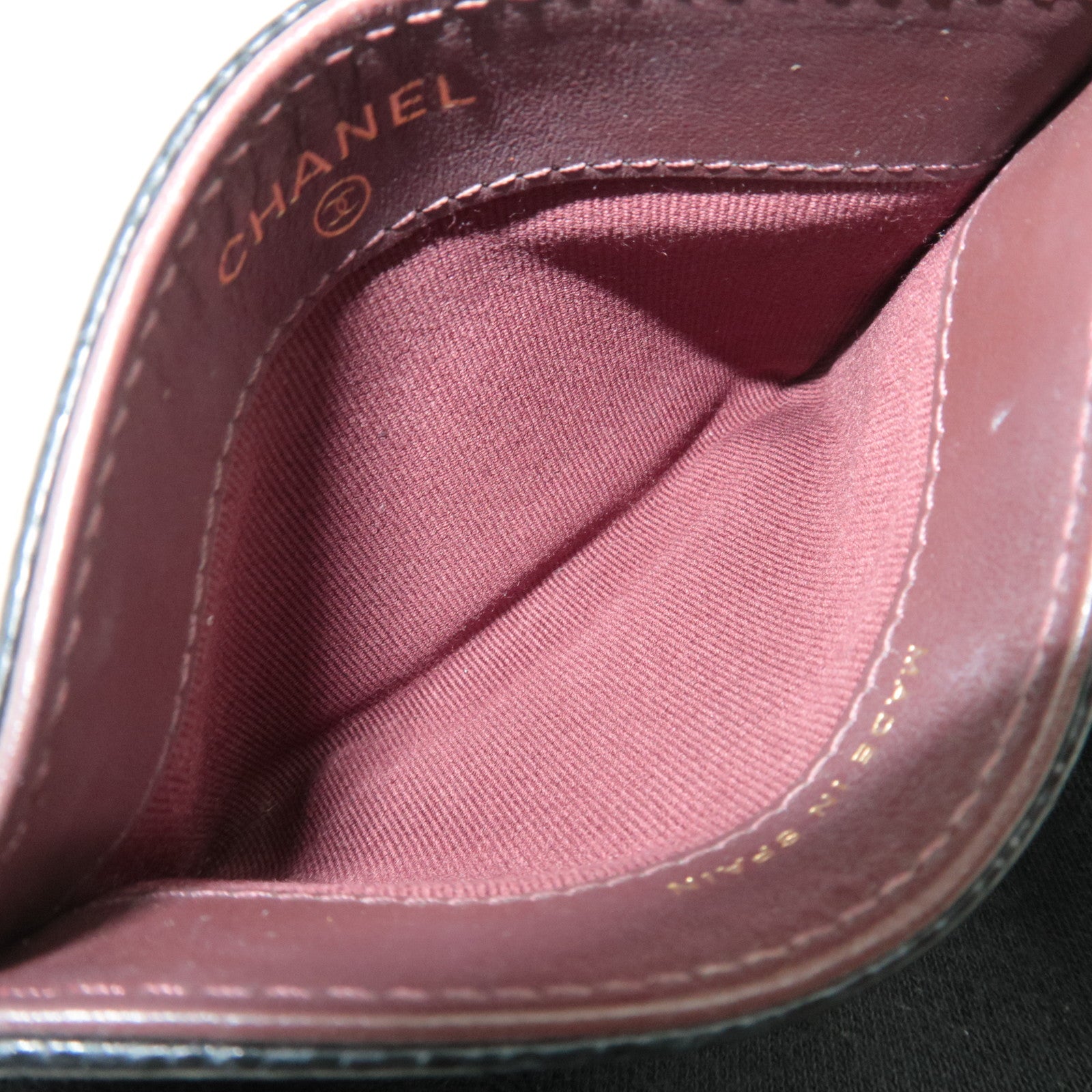 CHANEL Matelasse Caviarskin Card Case Black