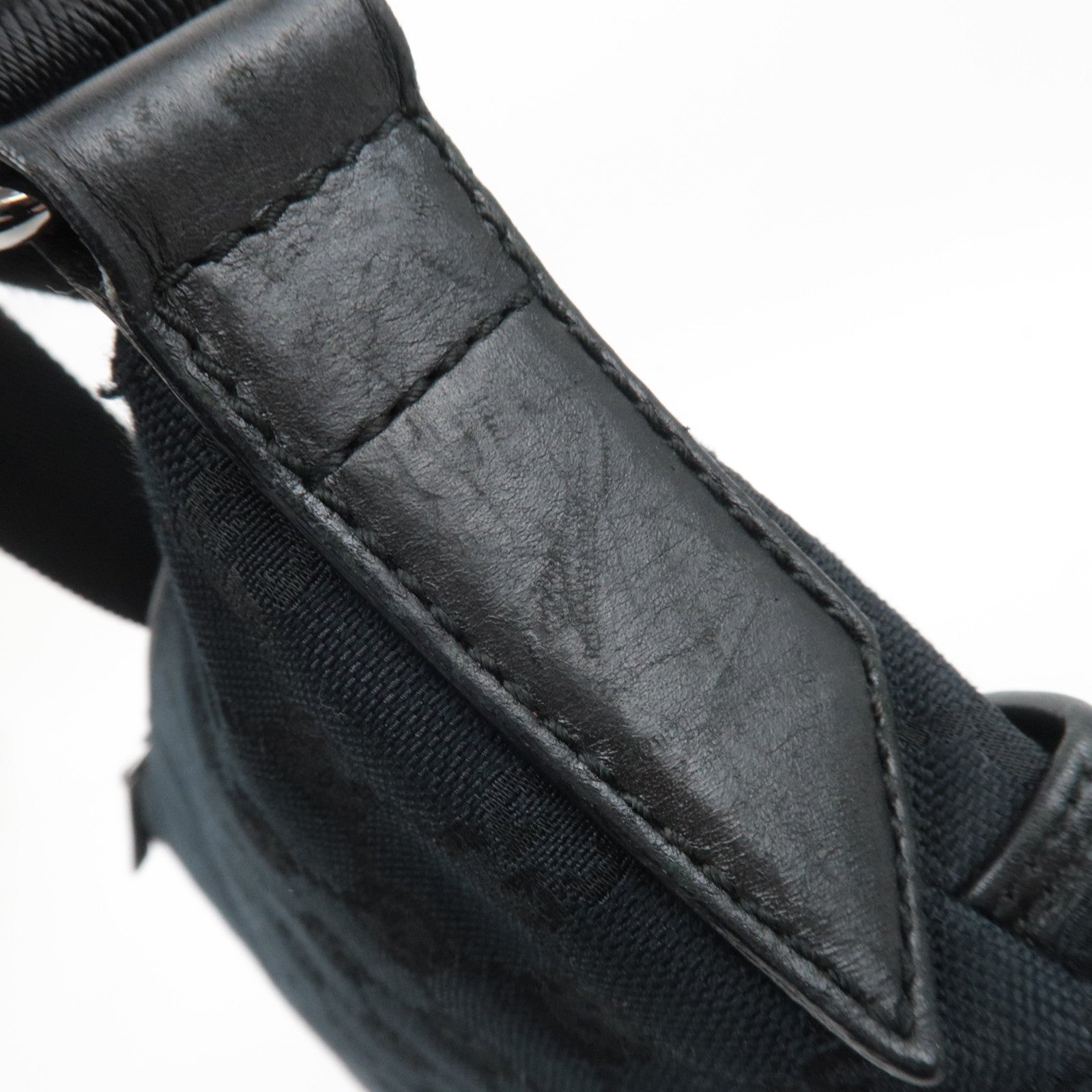 GUCCI GG Canvas Leather Shoulder Bag Black 145857