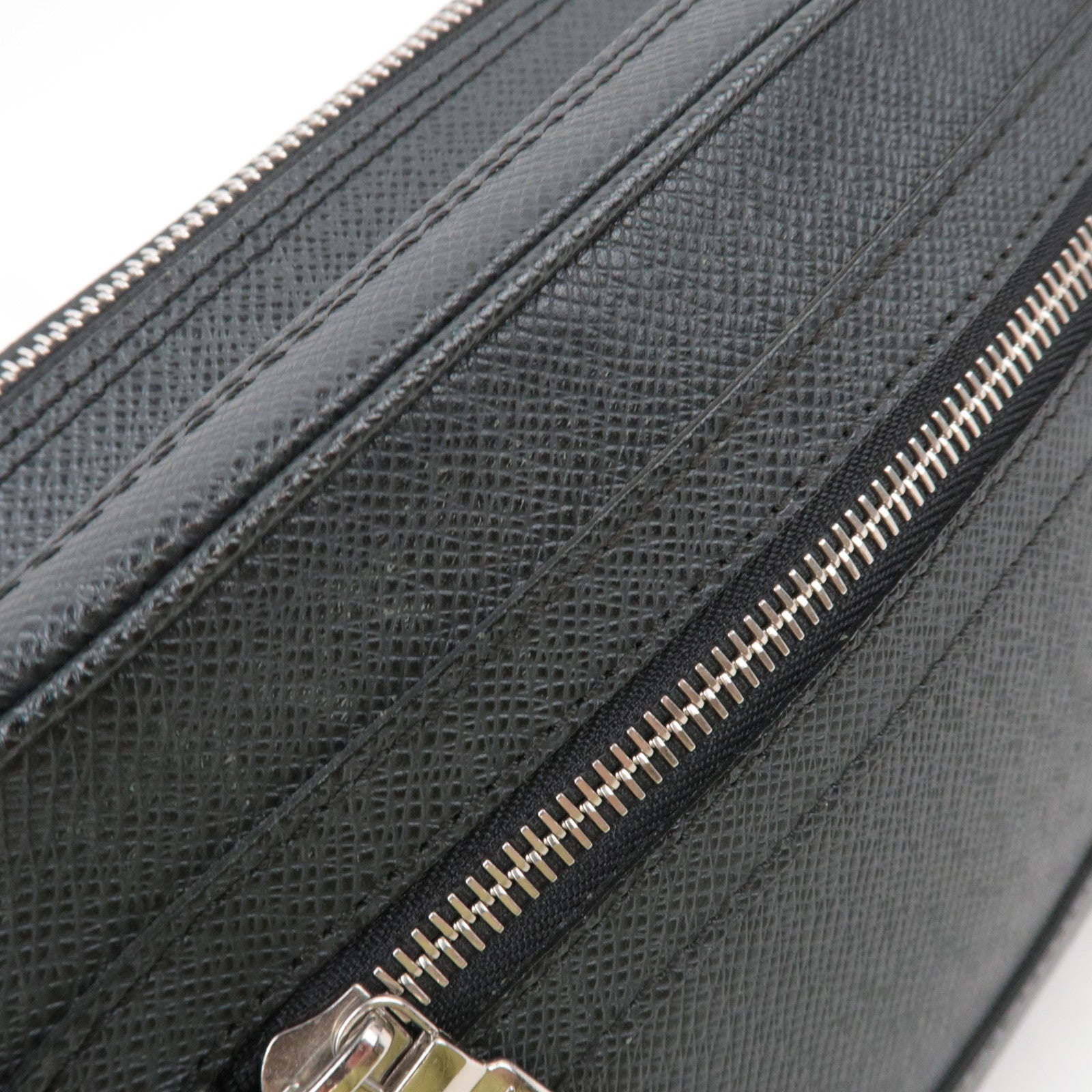 Louis Vuitton Taiga Pavel Clutch Bag Ardoise M31142