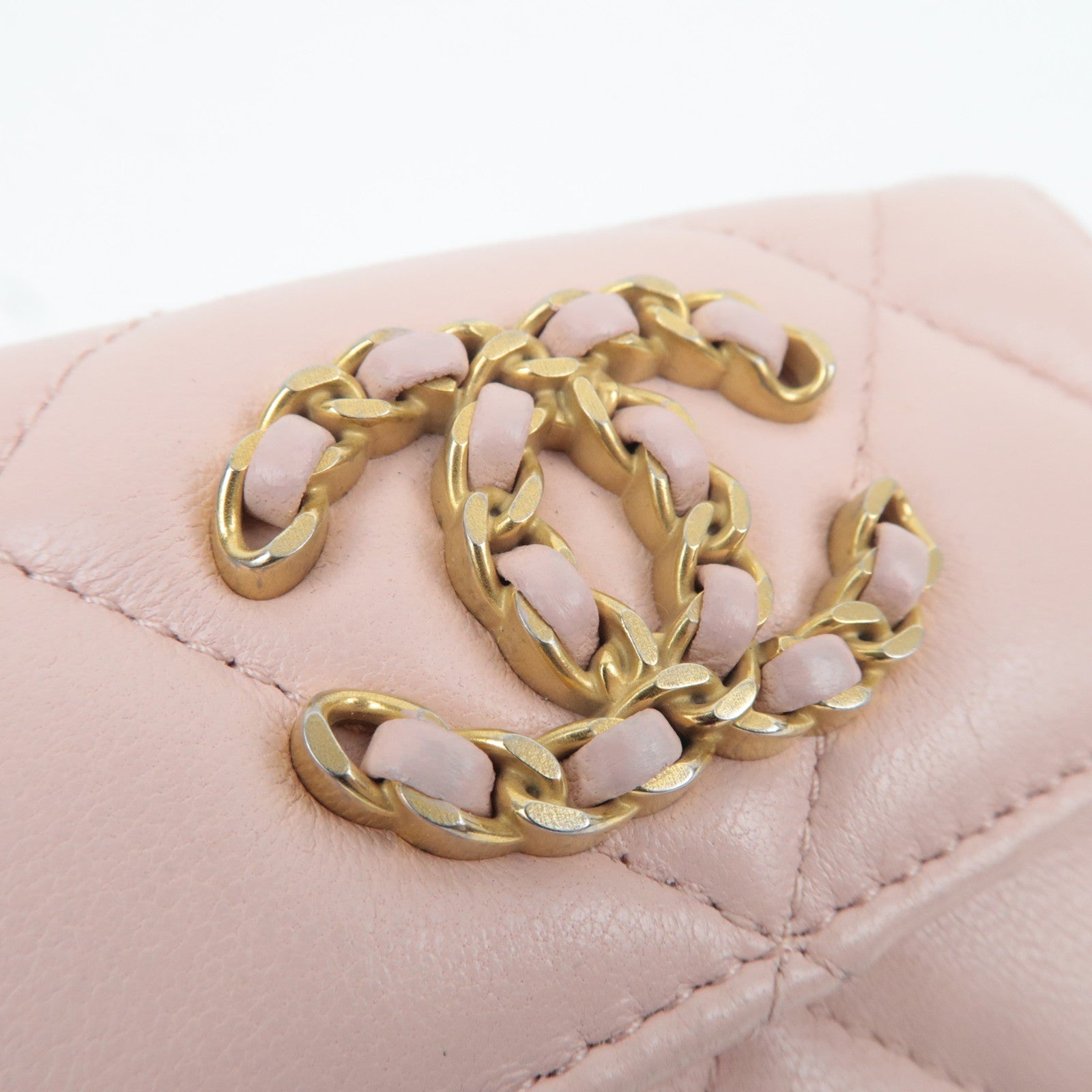 CHANEL Chanel 19 Dixneuf Lambskin Wallet Pink