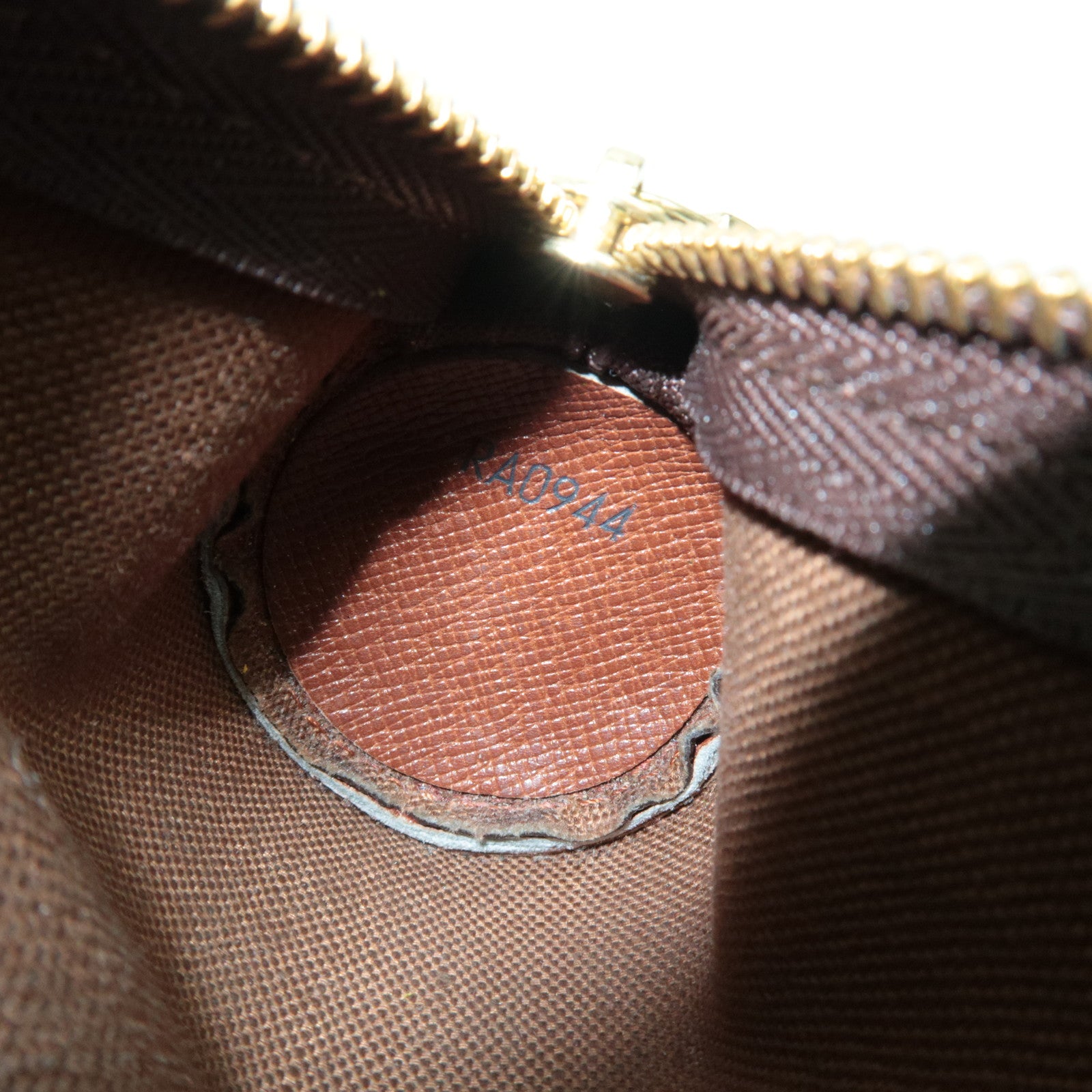 Louis Vuitton Monogram Etui 3 Ball de Golf Ball Case Mini Pouch M5824