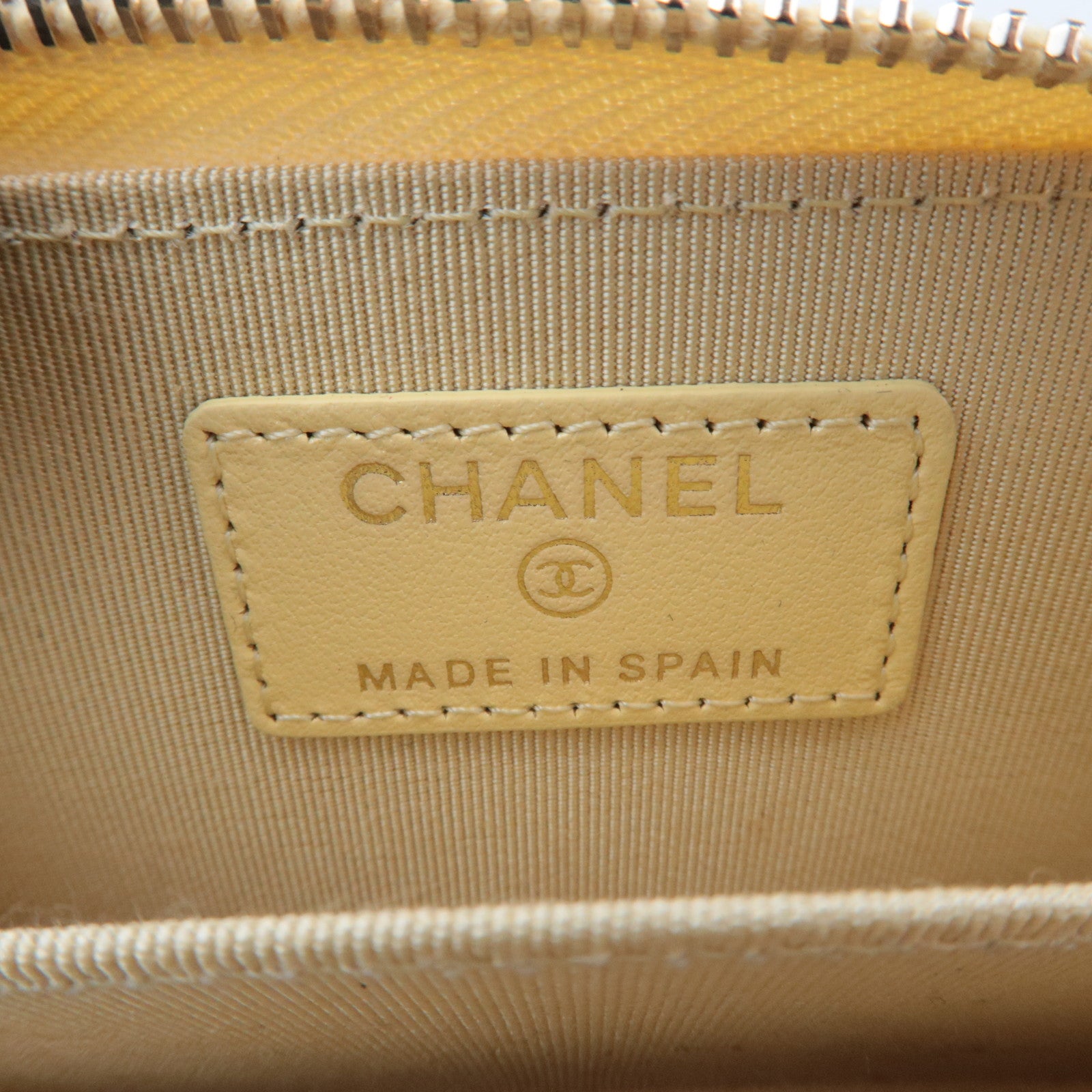 CHANEL Matelasse Shiny Caviarskin Coin Case Yellow