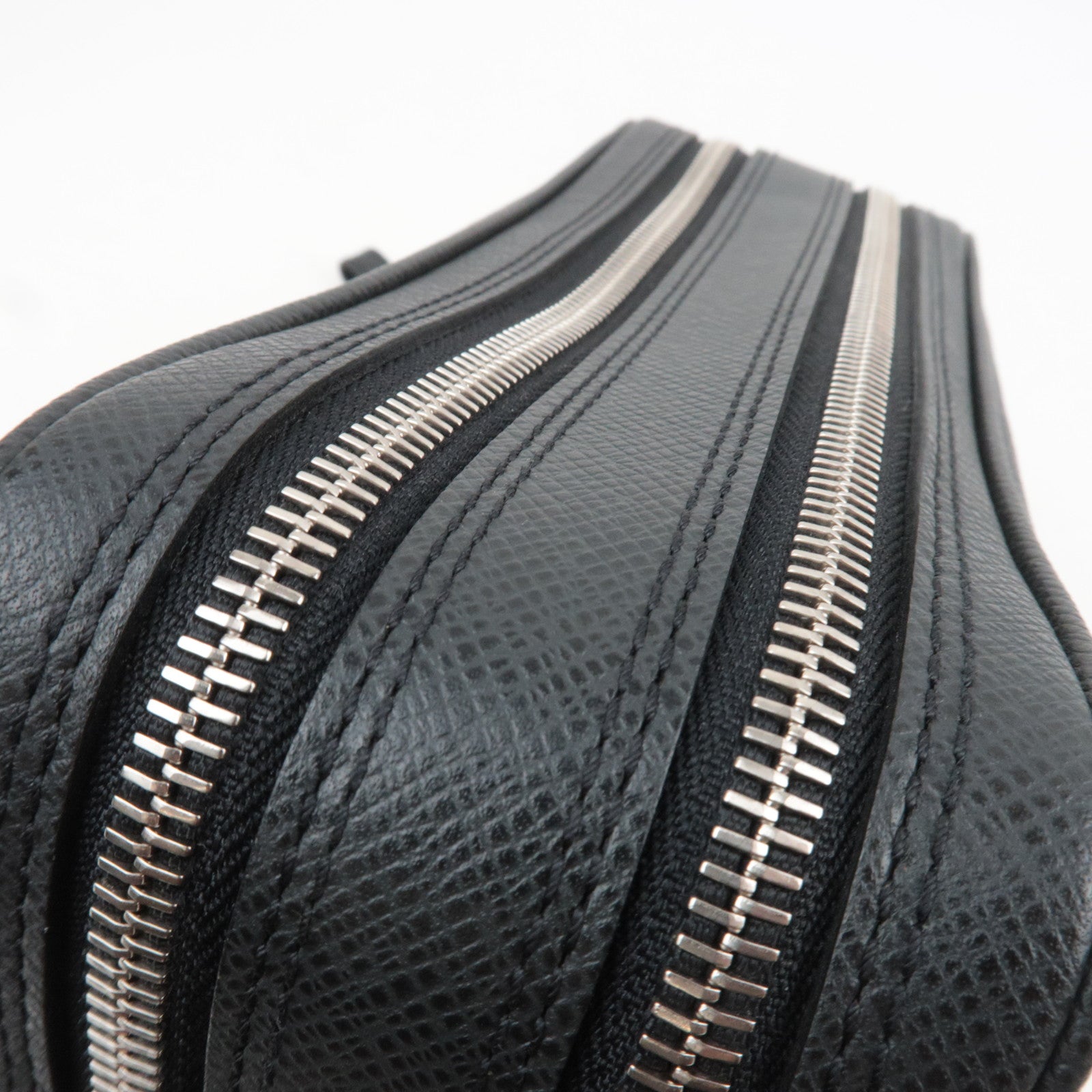 Louis Vuitton Taiga Pavel Clutch Bag Ardoise M31142
