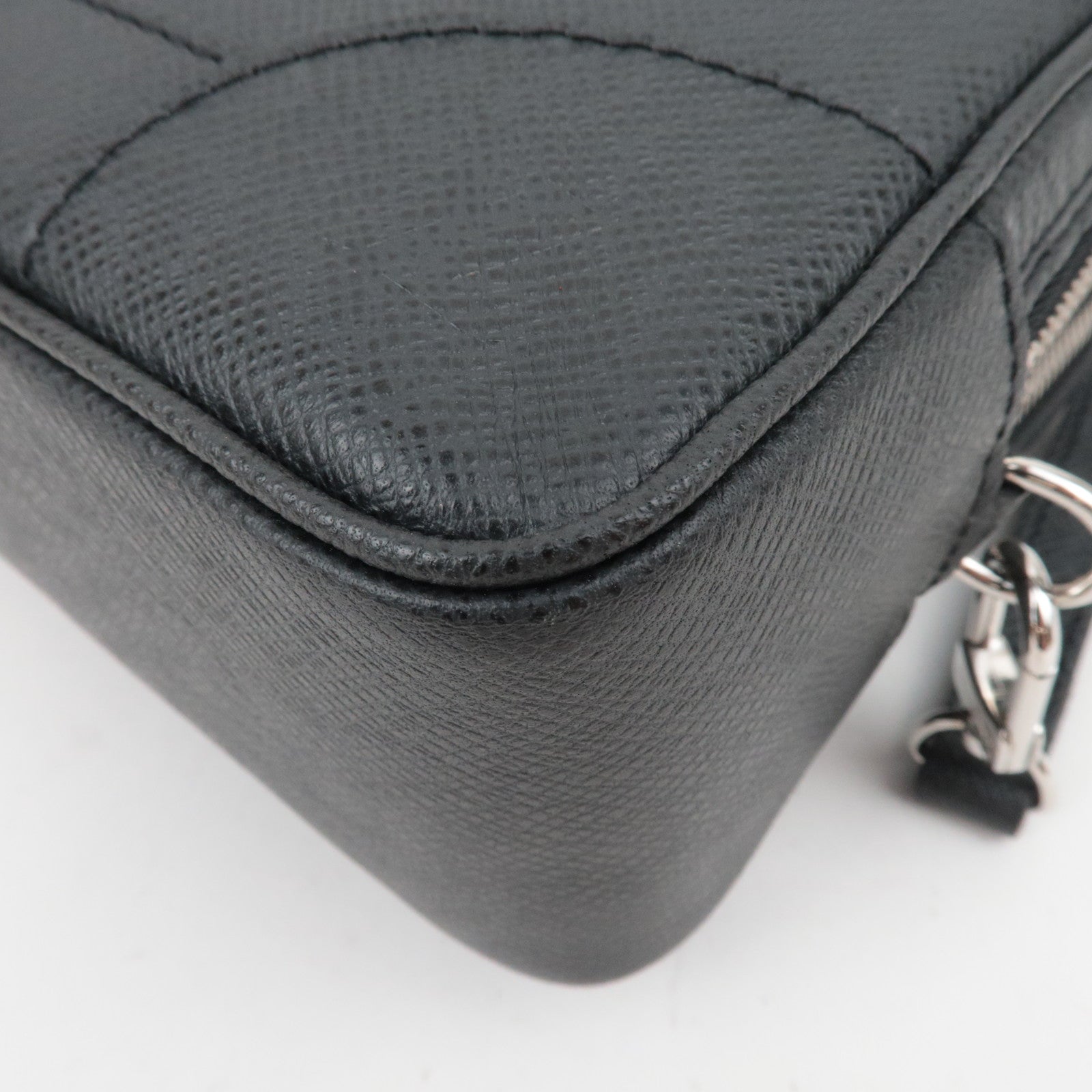 Louis Vuitton Taiga Pavel Clutch Bag Ardoise M31142