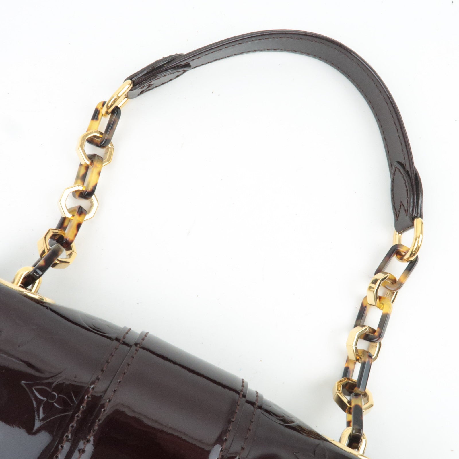 Louis Vuitton Monogram Vernis Vermont Avenue Shoulder Bag Amarante M91279