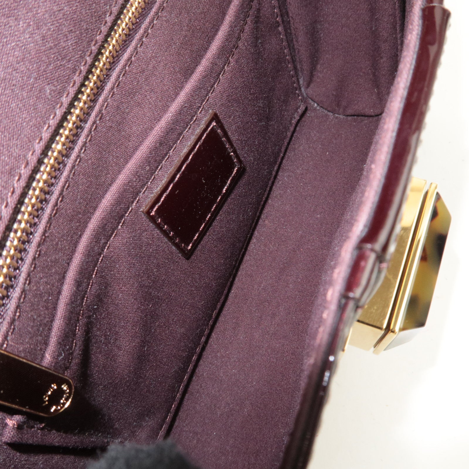 Louis Vuitton Monogram Vernis Vermont Avenue Shoulder Bag Amarante M91279