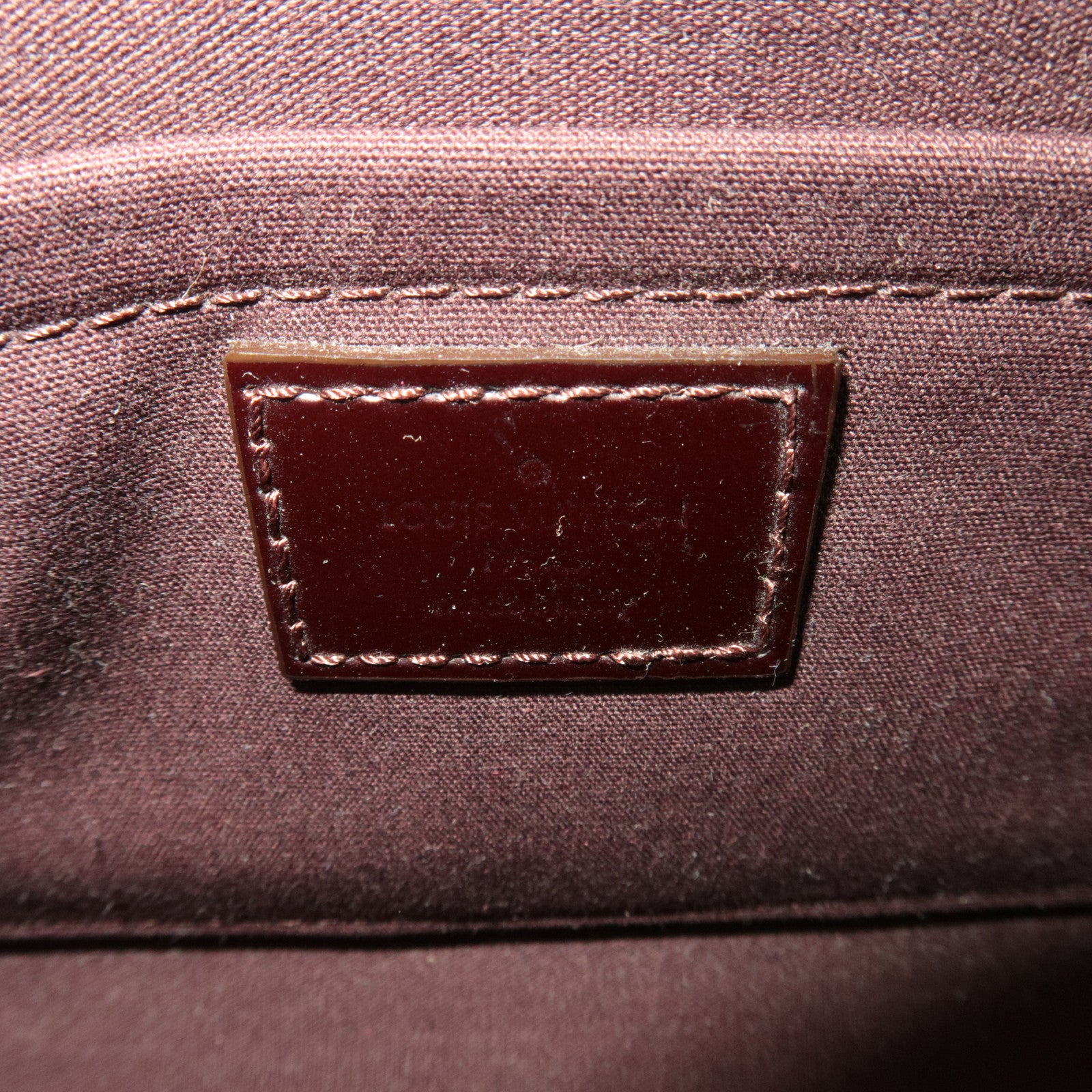 Louis Vuitton Monogram Vernis Vermont Avenue Shoulder Bag Amarante M91279