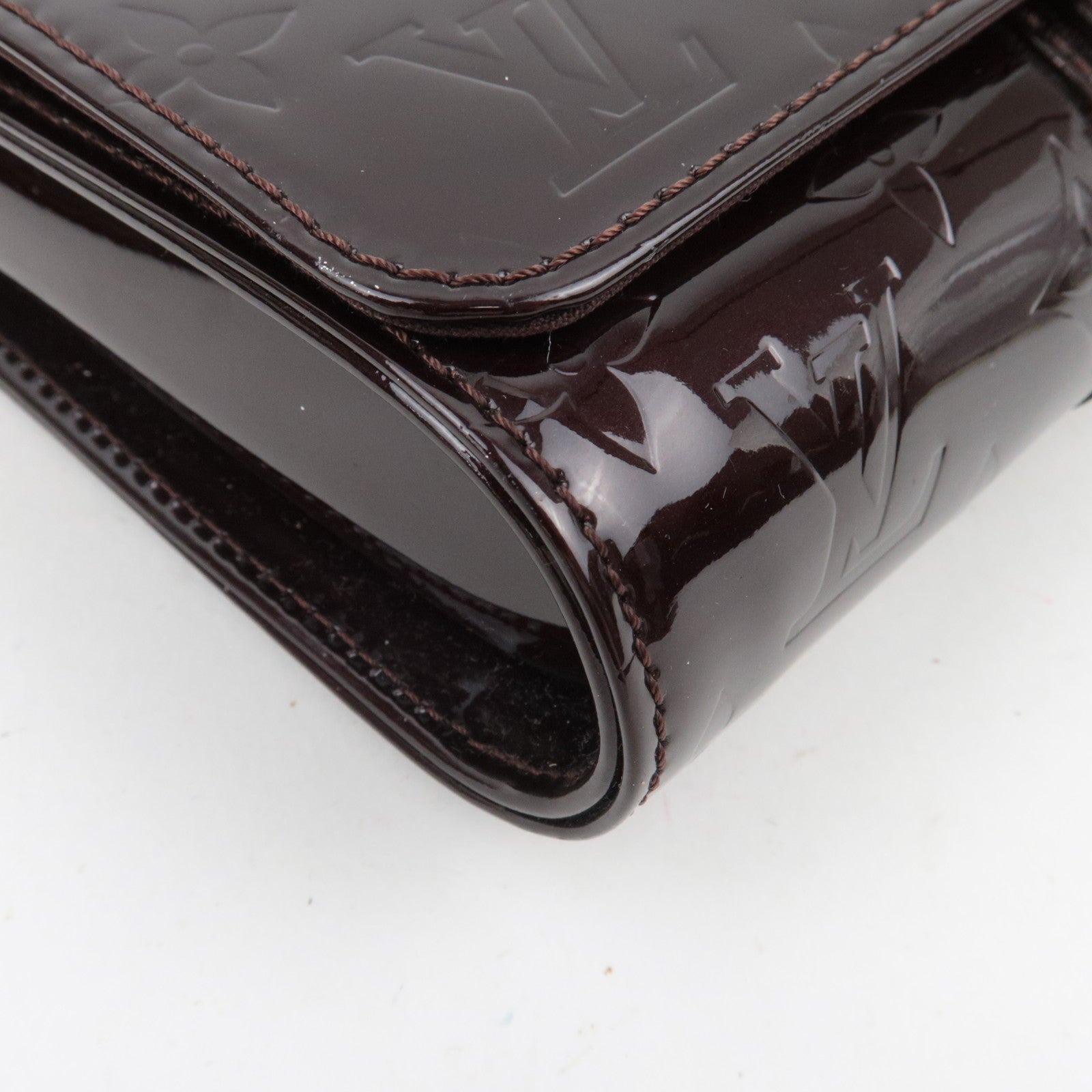 Louis Vuitton Monogram Vernis Vermont Avenue Shoulder Bag Amarante M91279