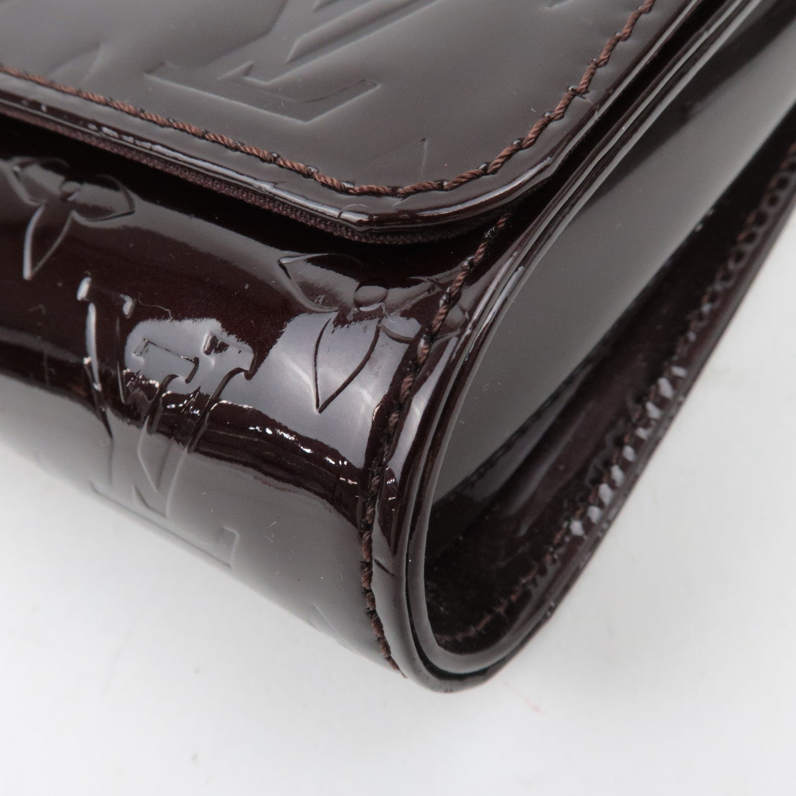 Louis Vuitton Monogram Vernis Vermont Avenue Shoulder Bag Amarante M91279