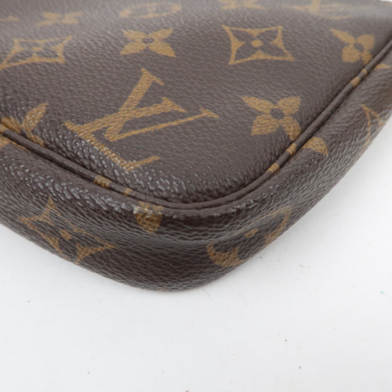 Louis Vuitton Monogram Pochette Accessories Handbag M51980