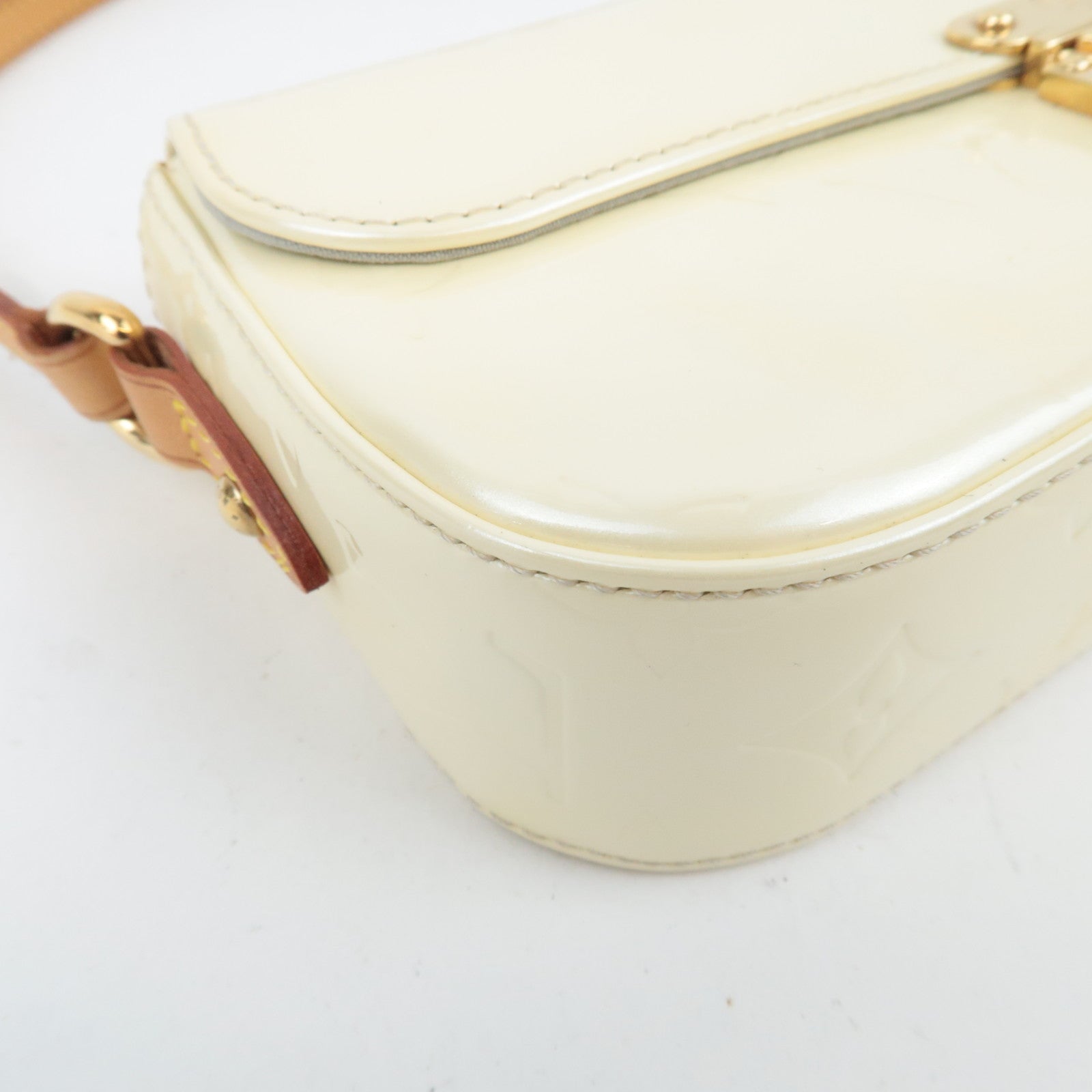 Louis Vuitton Monogram Vernis Malibu Street Shoulder Bag Perle M91507