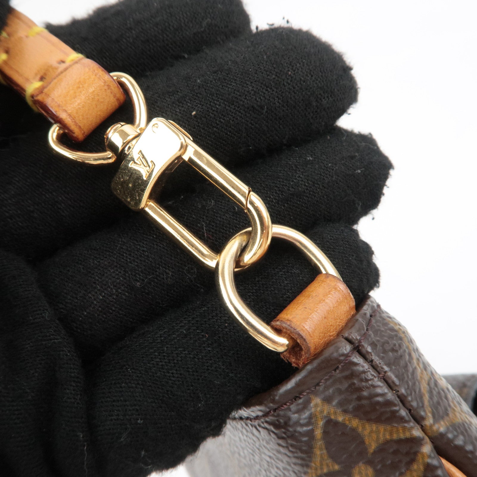 Louis Vuitton Monogram Partition Wristlet Bag M51901